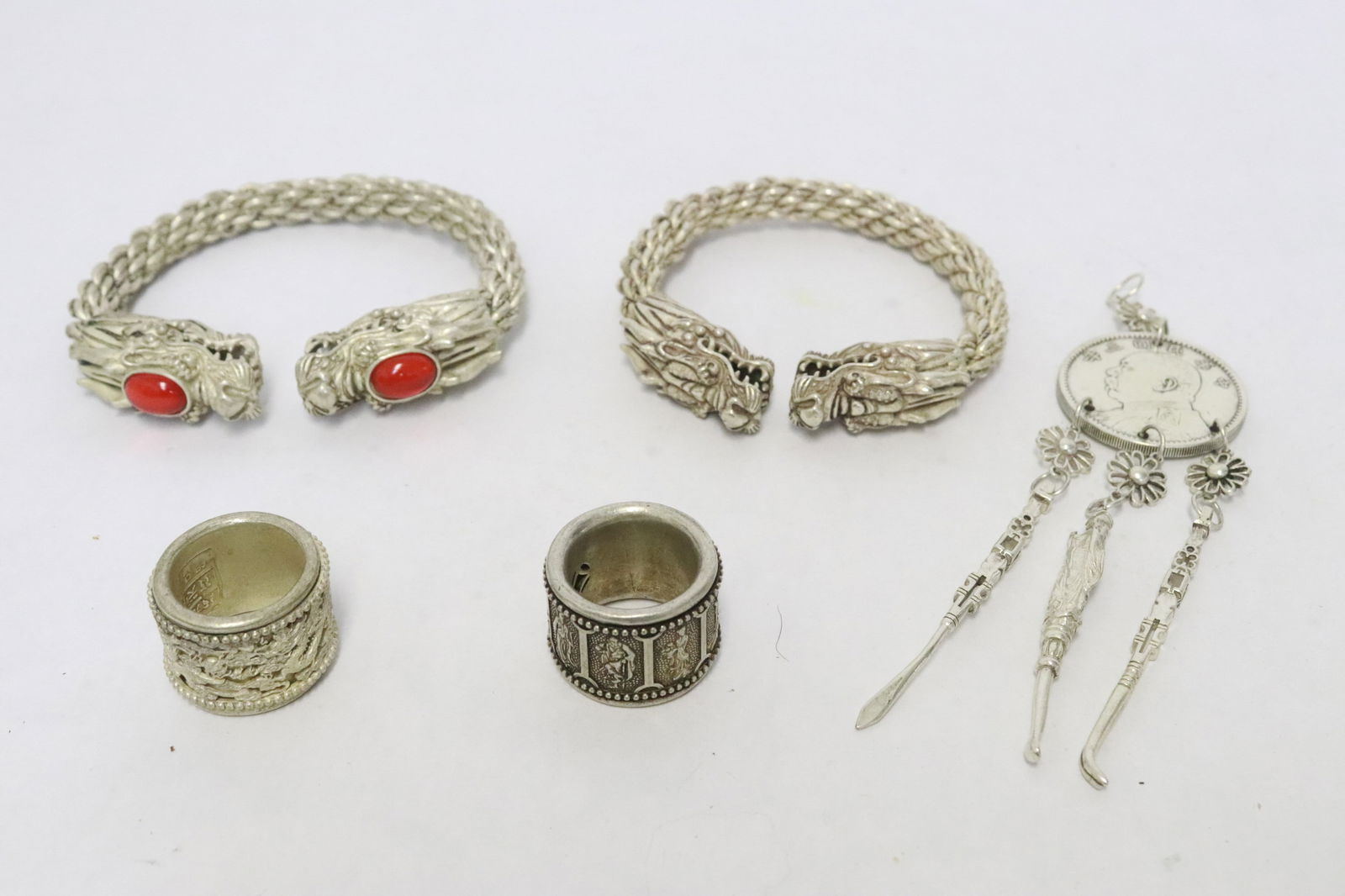 5 white metal articles: 5 white metal articles, 0.9"x1.2"dia - 6.2"L