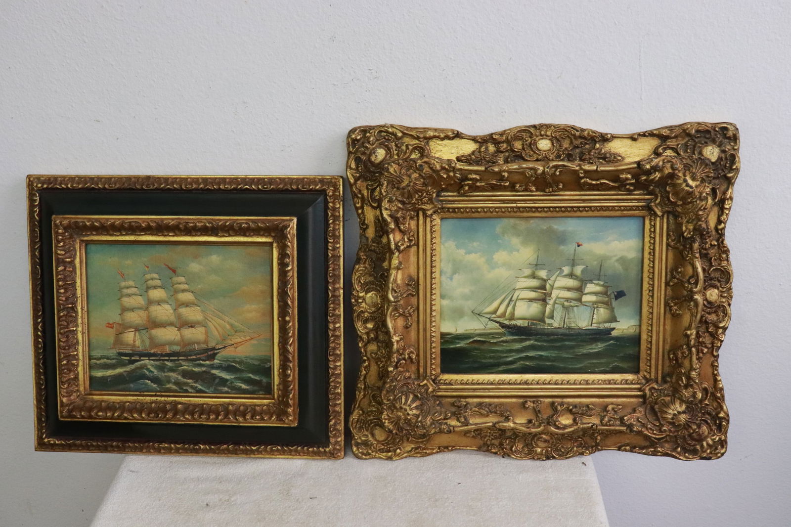 2 oil paintings depicting seascape with sail: 2 oil paintings depicting seascape with sail, 7.2"x9.1" (F:13.8"x15.6"x2.8"), 7.5"x9.4" (F:16.15"x18.3"x1.9")
