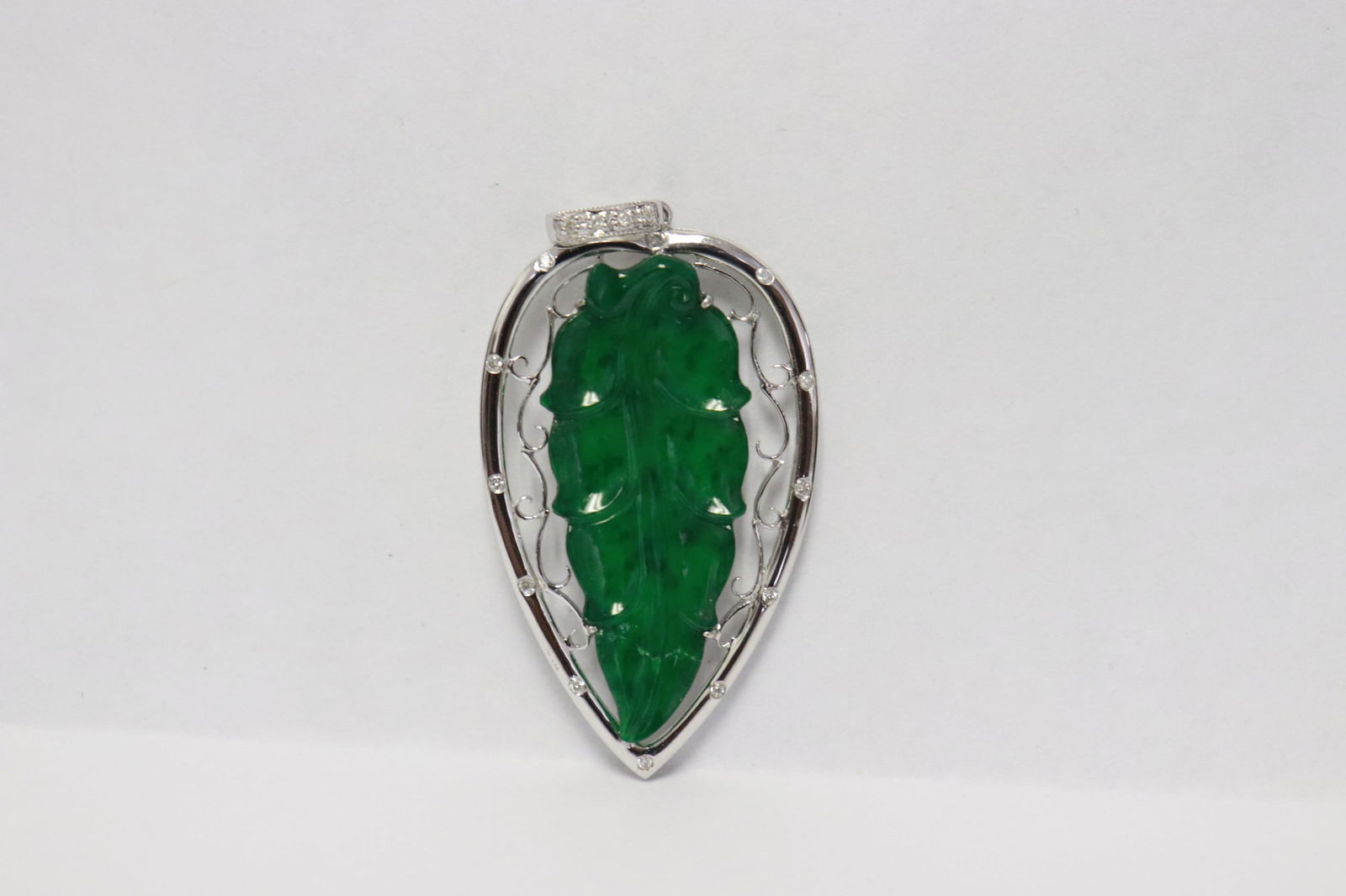 18K W/G jadeite diamond pendant w/ GIA certificate (1 of 7)