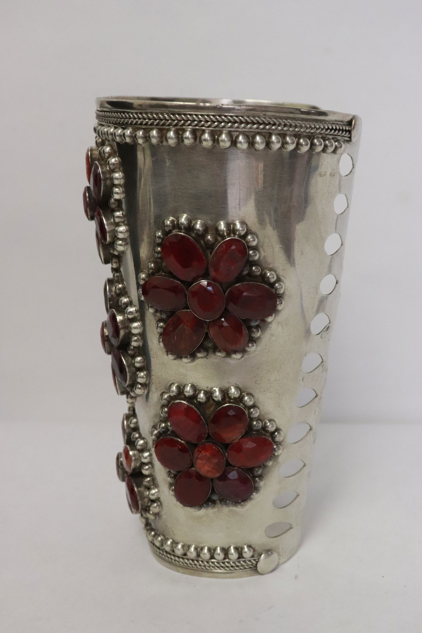 A rare sterling ruby cuff - 2
