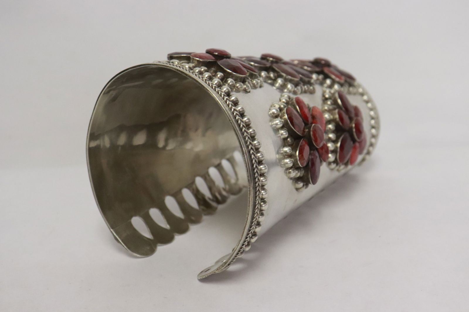 A rare sterling ruby cuff - 9