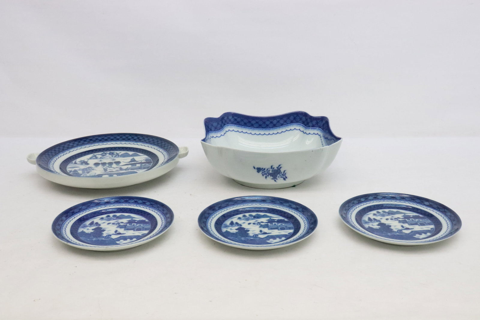 5 pc porcelain by Mottahedeh, 4 plates, & a large bowl (1 of 10)