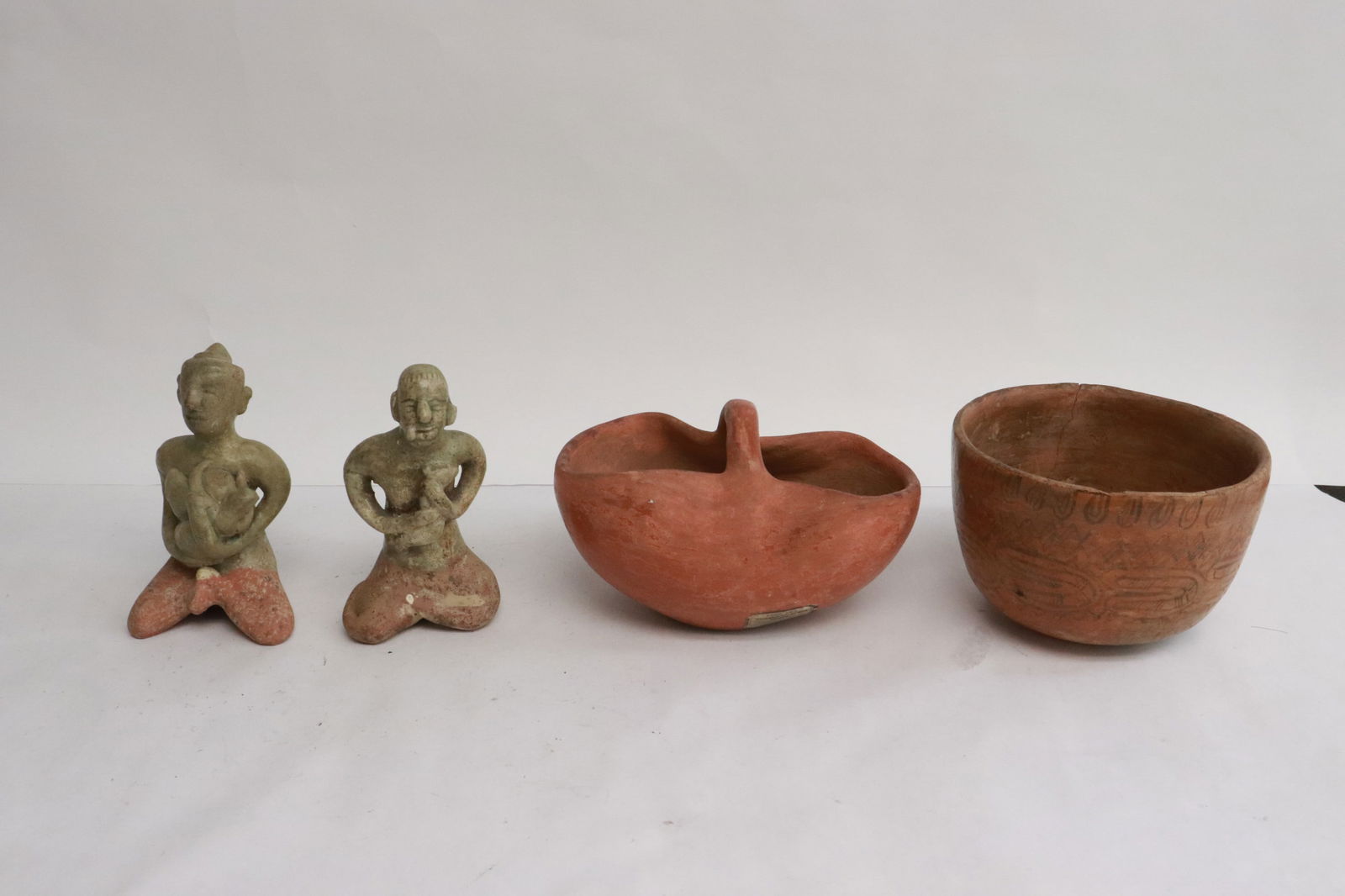 4 pieces American Indian(?) articles: 4 pieces American Indian(?) articles, 3.5"x5.65"x3.75" - 4.4"H