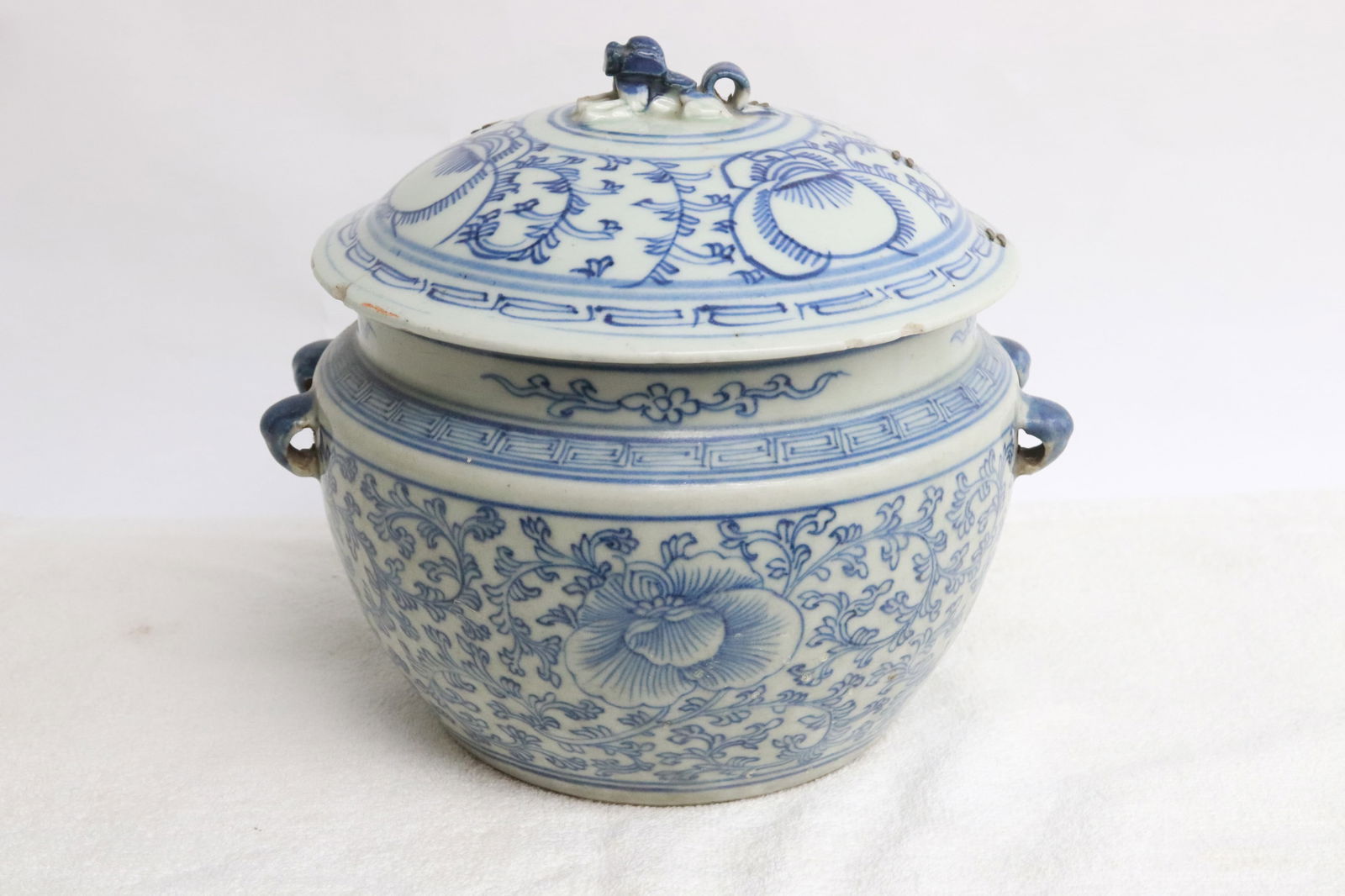 Chinese antique blue & white porcelain covered jar (1 of 9)