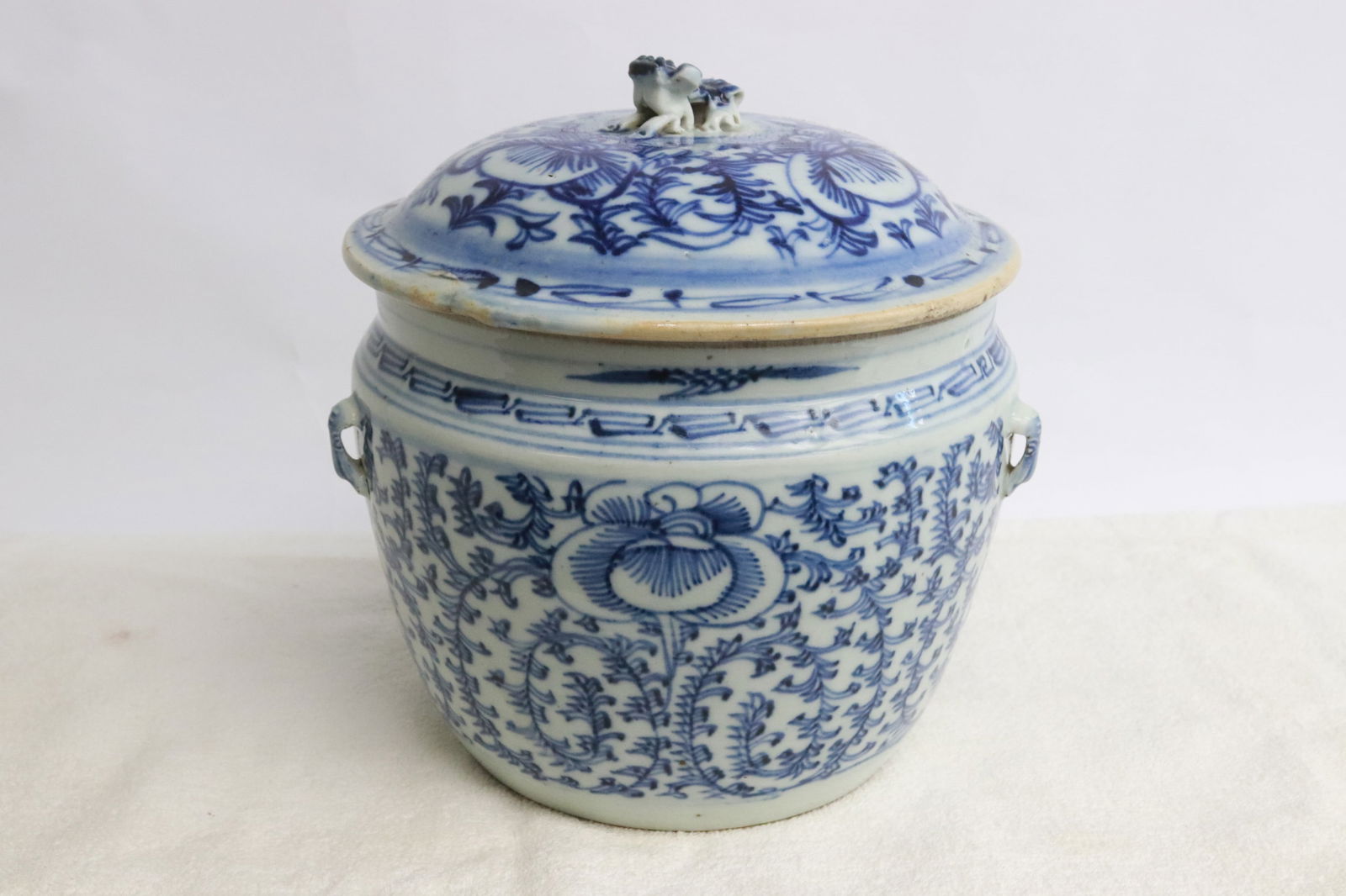 Antique Chinese blue and white porcelain jar (1 of 8)