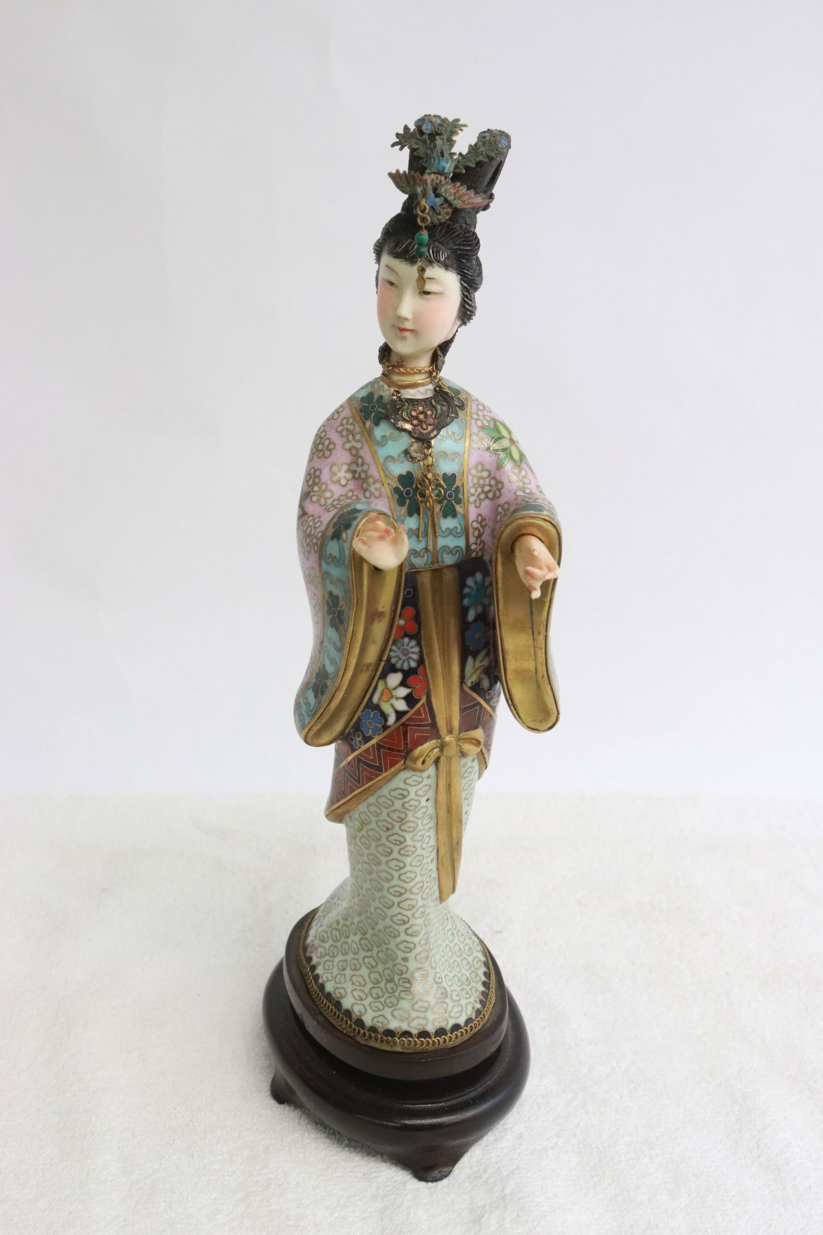 Beautiful Chinese cloisonne court lady (1 of 8)