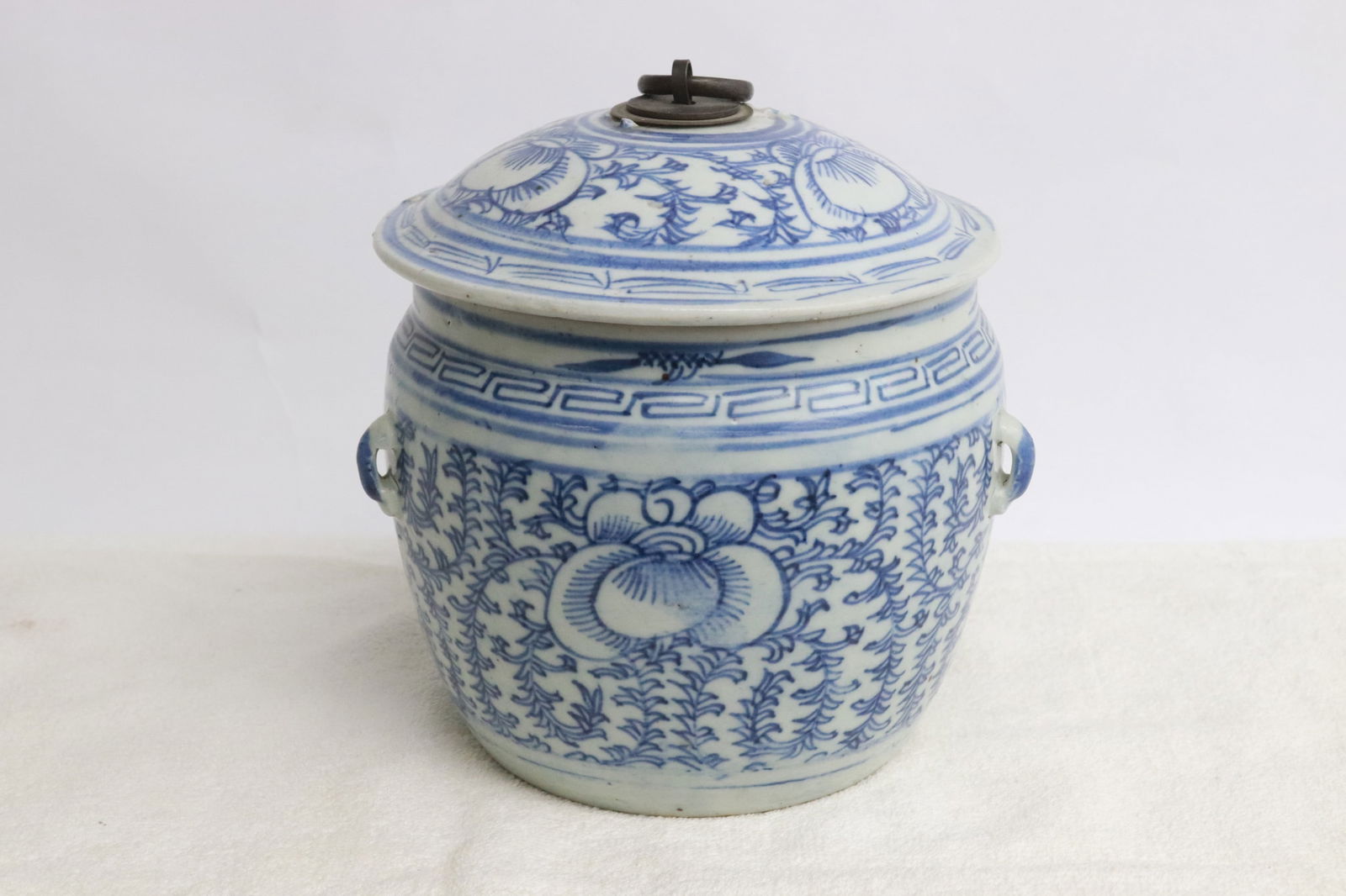 Antique Chinese blue & white porcelain covered jar (1 of 7)