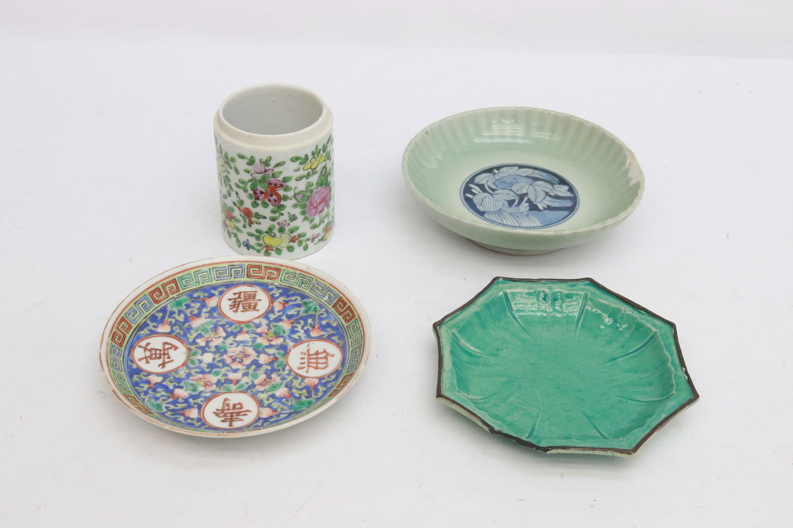 3 small dishes, and a tea caddy: 4 pieces; 3 small dishes (0.75"x5.3"x5.3" - 1.5"x5.85"dia), and a tea caddy (missing cover) (3.5"x2.8"dia)