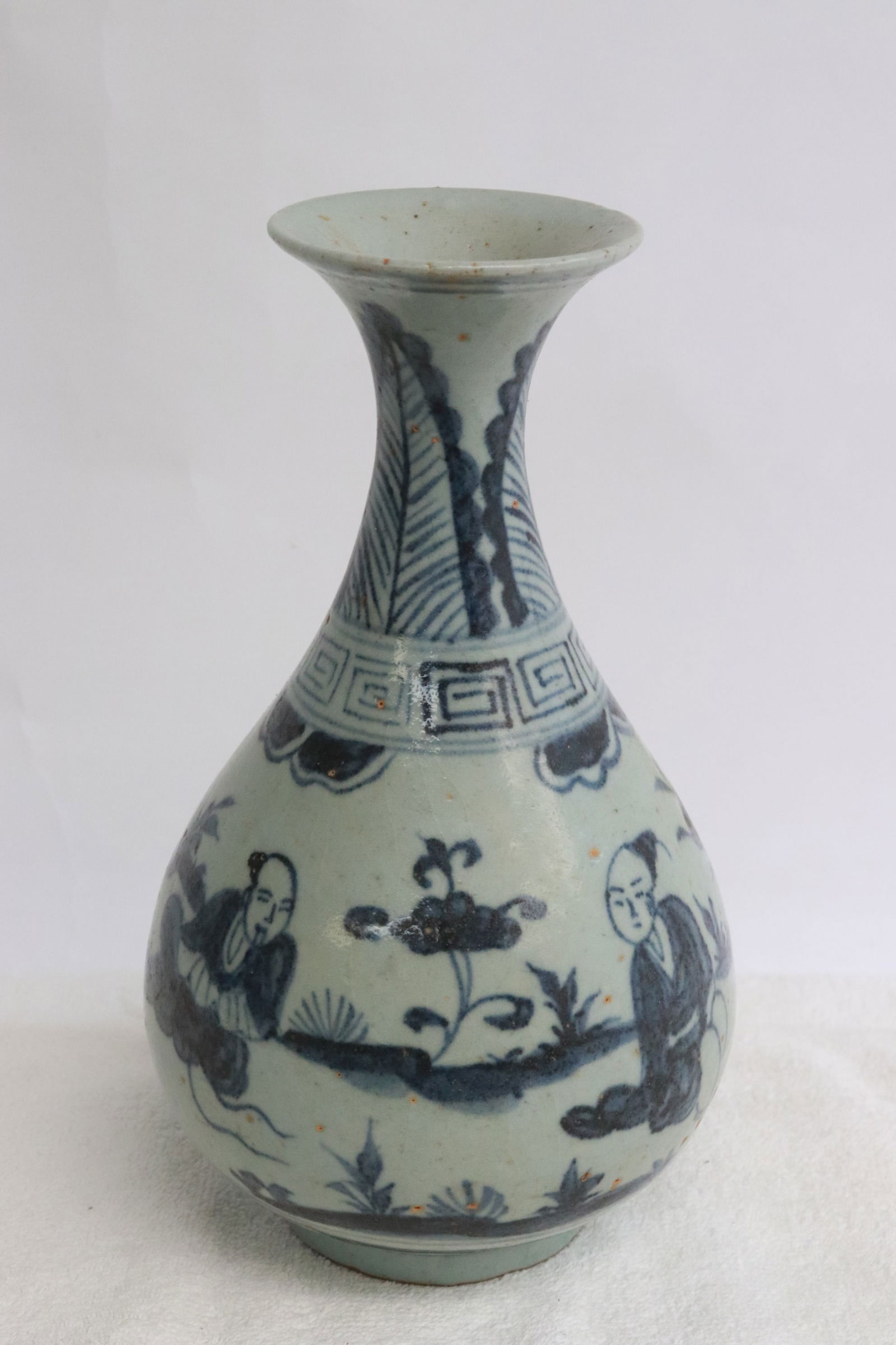 Chinese blue and white porcelain vase (1 of 9)