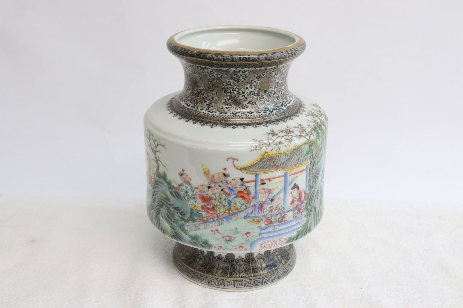 Chinese early 20th c. famille rose porcelain vase (1 of 10)