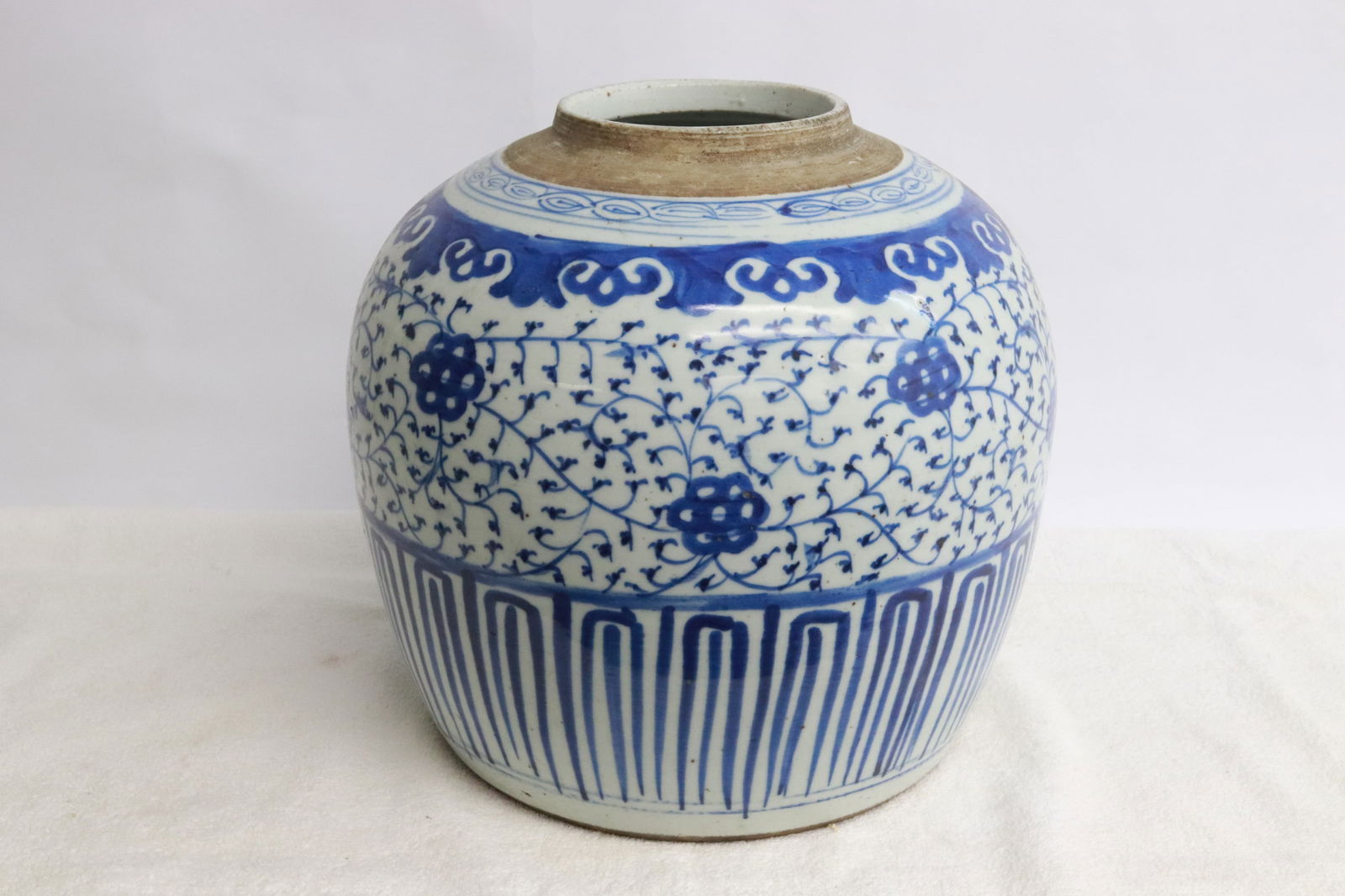 Large Chinese antique blue & white porcelain jar (1 of 7)