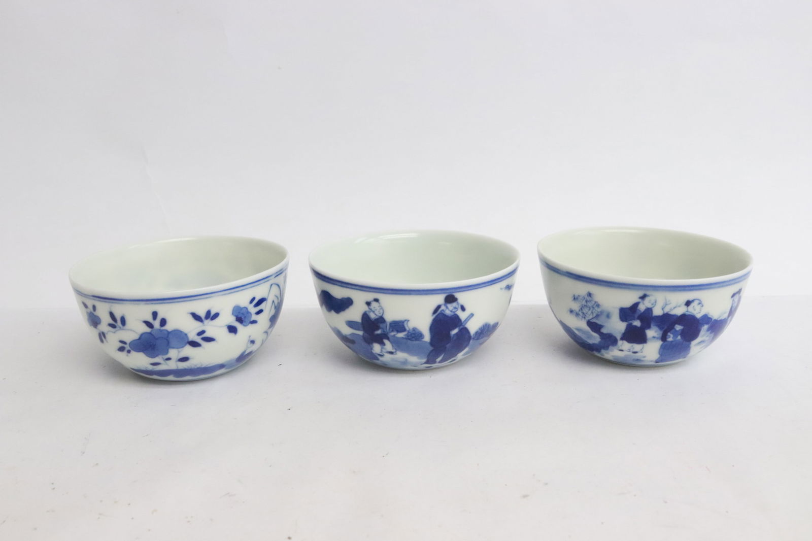 3 Chinese vintage blue and white tea cups (1 of 9)