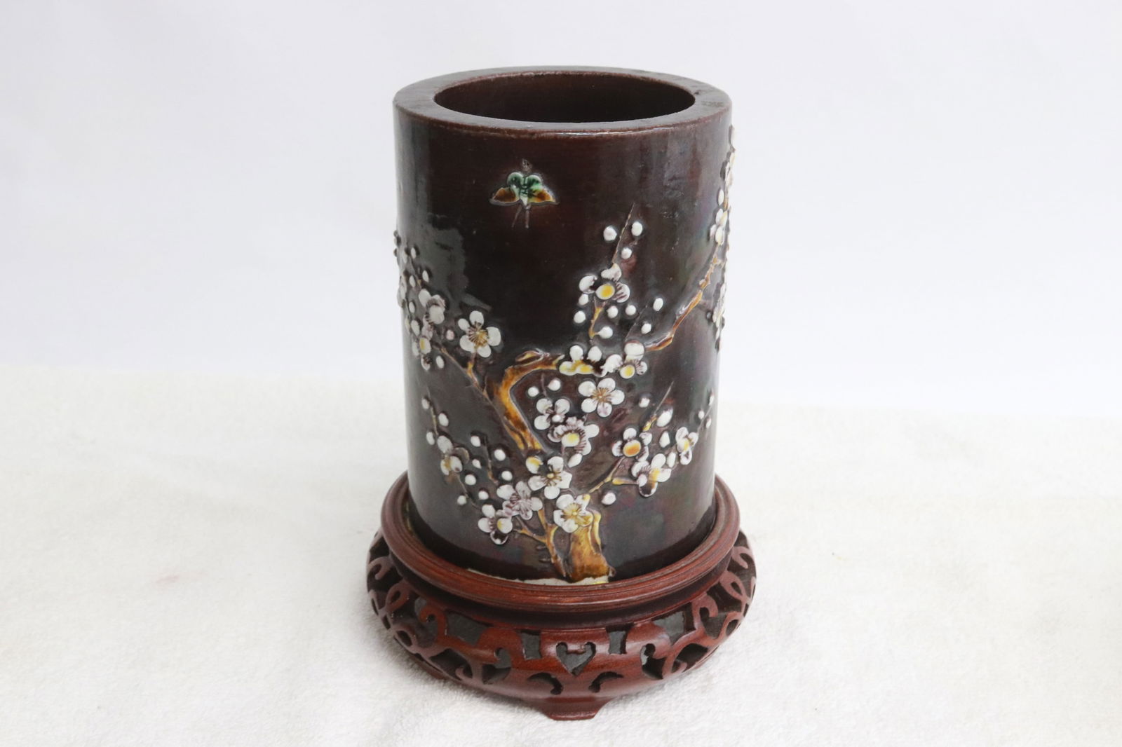 Chinese 19th c. porcelain brush holder w/ certificate: Chinese 19th century brown glazed porcelain brush holder with 1981 certificate, 4.9"x3.5"dia