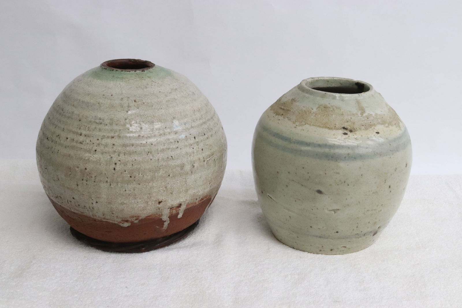 2 Chinese antique porcelain jars (1 of 10)