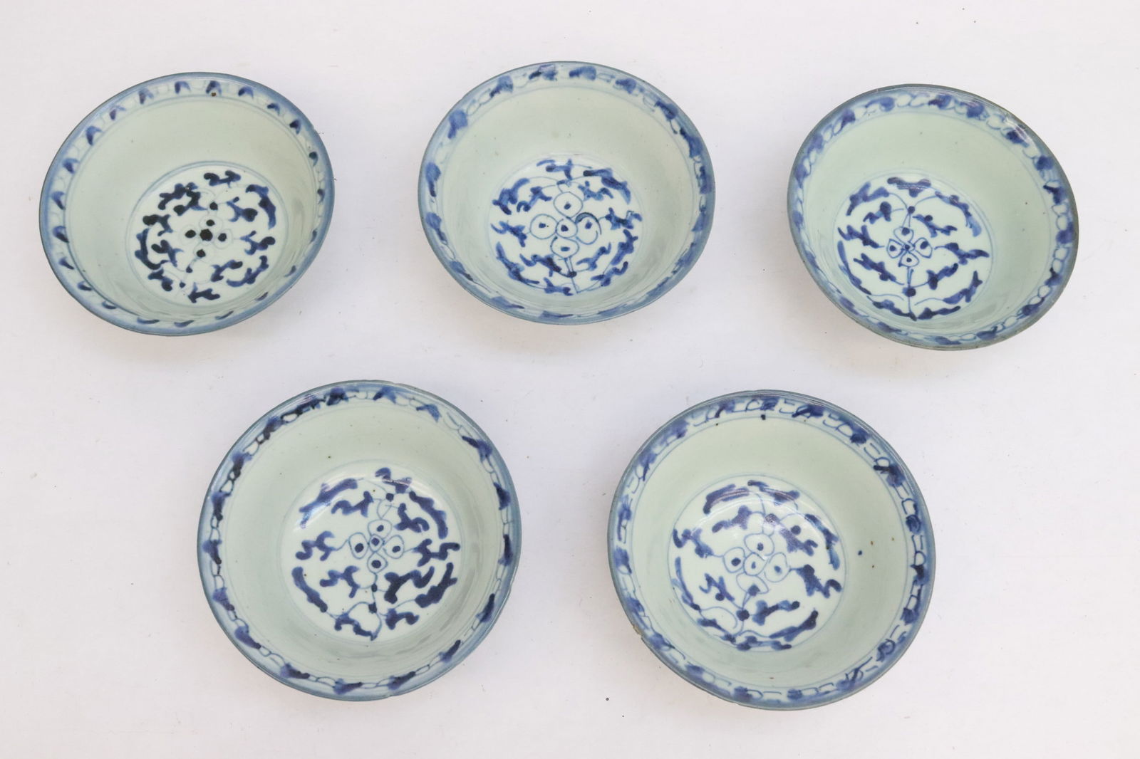 5 vintage blue and white porcelain bowls (1 of 9)
