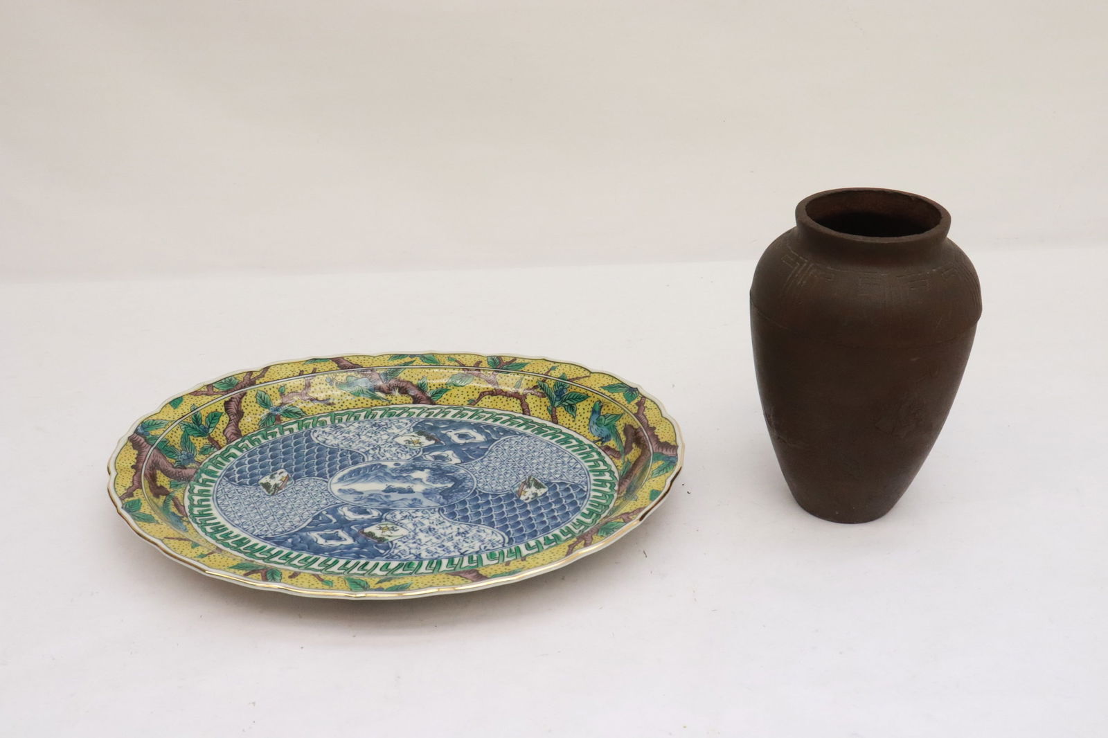 antique cast iron shakudu vase, & an imari large platter: 2 pieces; antique Japanese cast iron shakudu vase (7.85"x5.4"dia) with decoration in relief (artist signed), and an imari large platter (1.75"x14.5"x11.85")