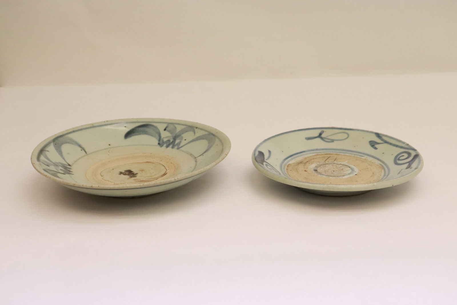 2 Chinese 18th/19th century porcelain plates (1 of 7)