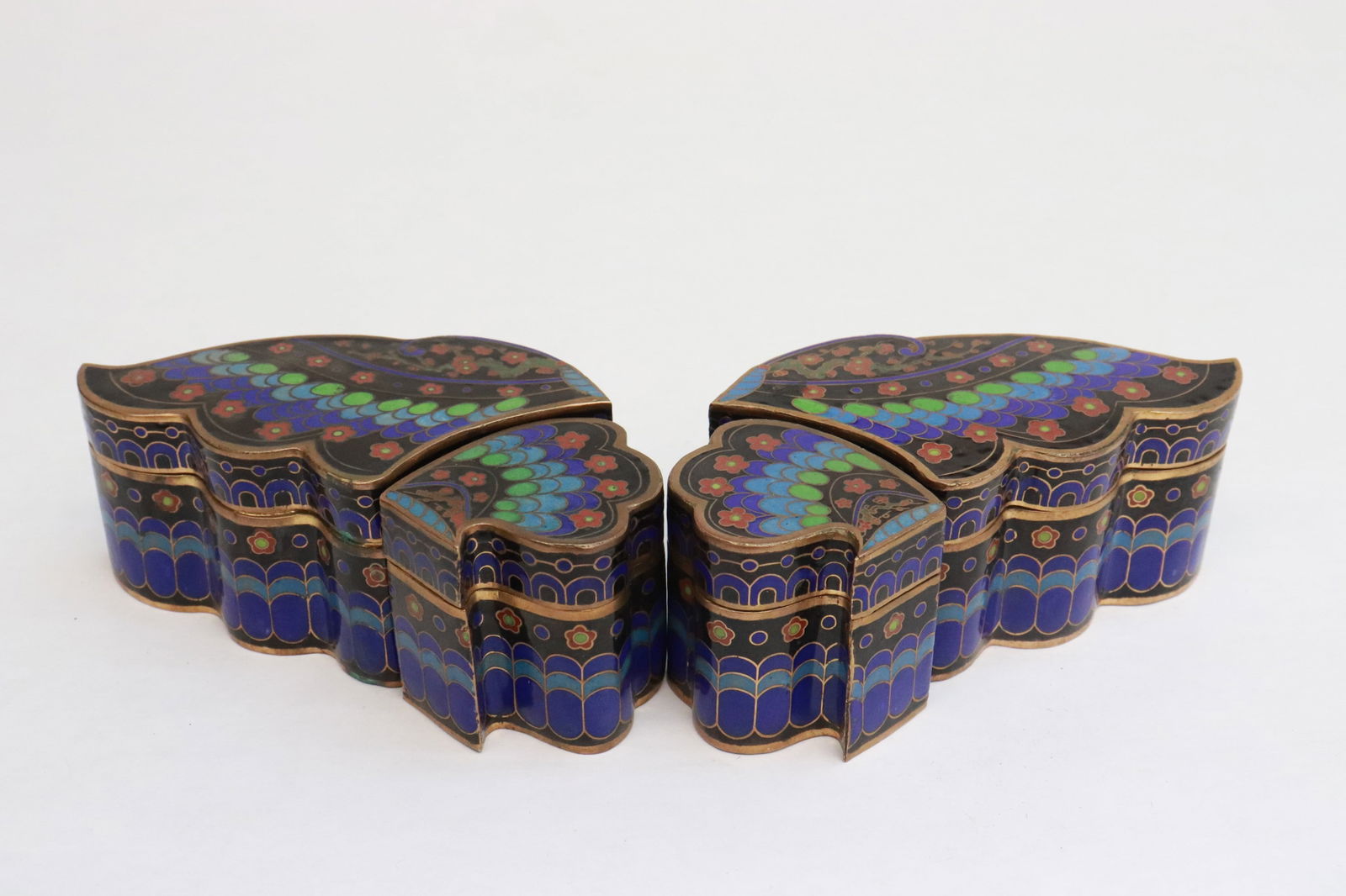 4 cloisonne boxes to form the shape of butterfly (1 of 8)