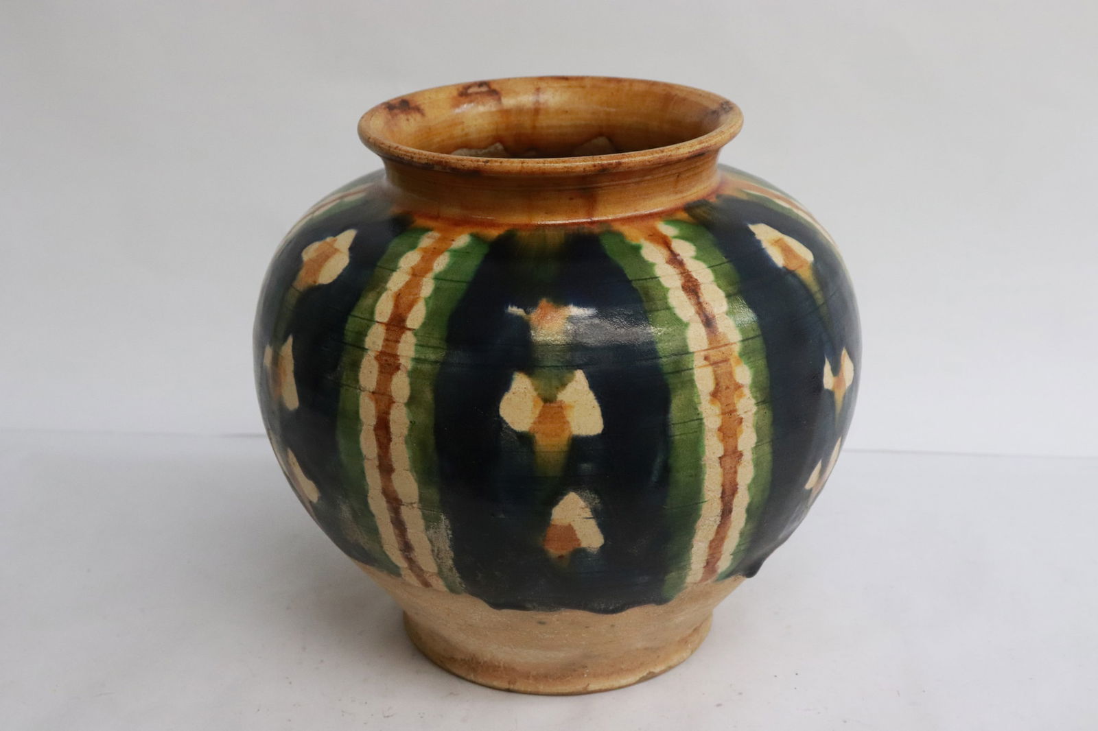 A sancai earthenware jar - 3