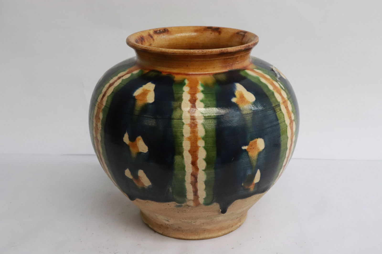 A sancai earthenware jar - 4