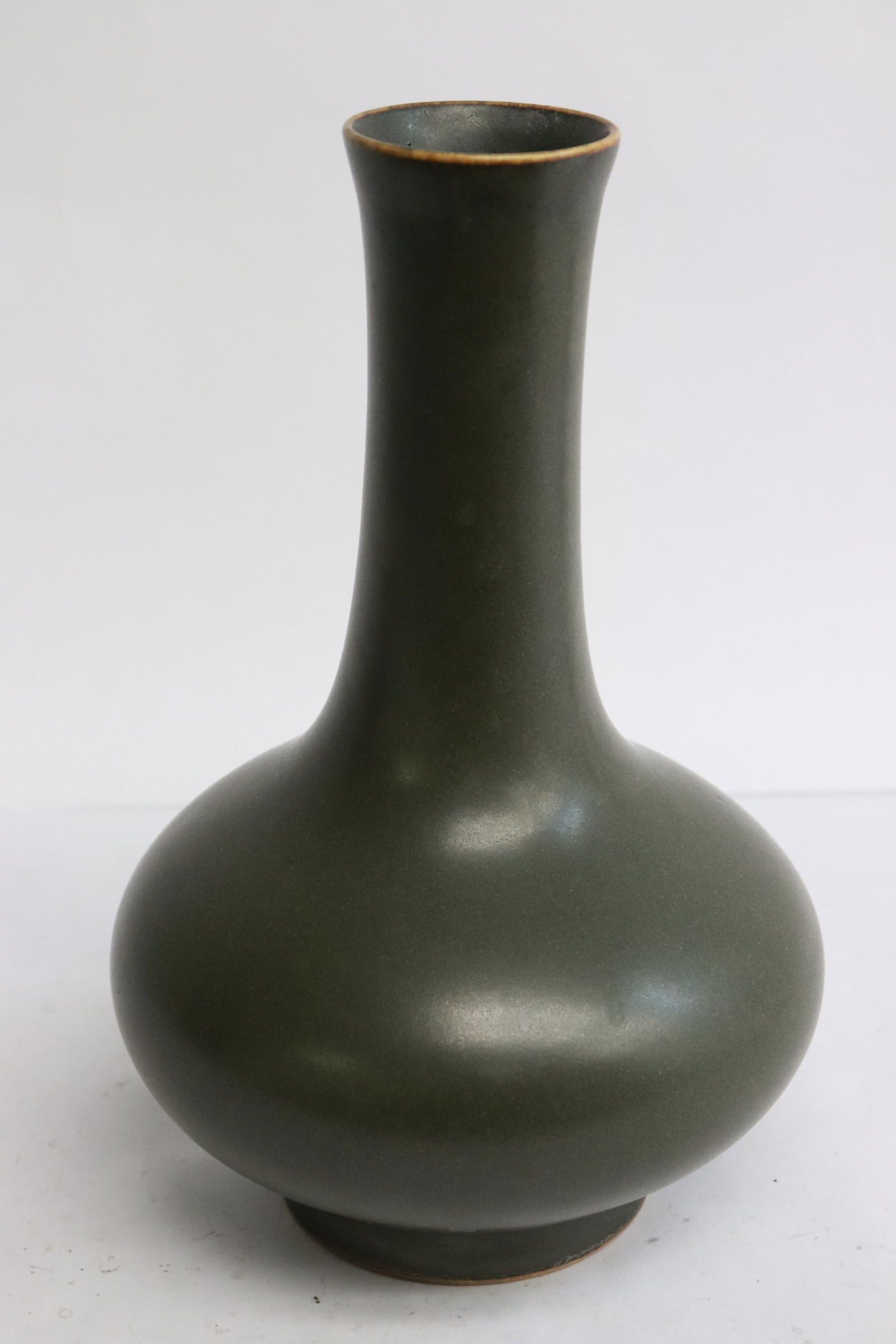 A tea dust style porcelain vase: A tea dust style porcelain vase, 7.8"x5.15"dia