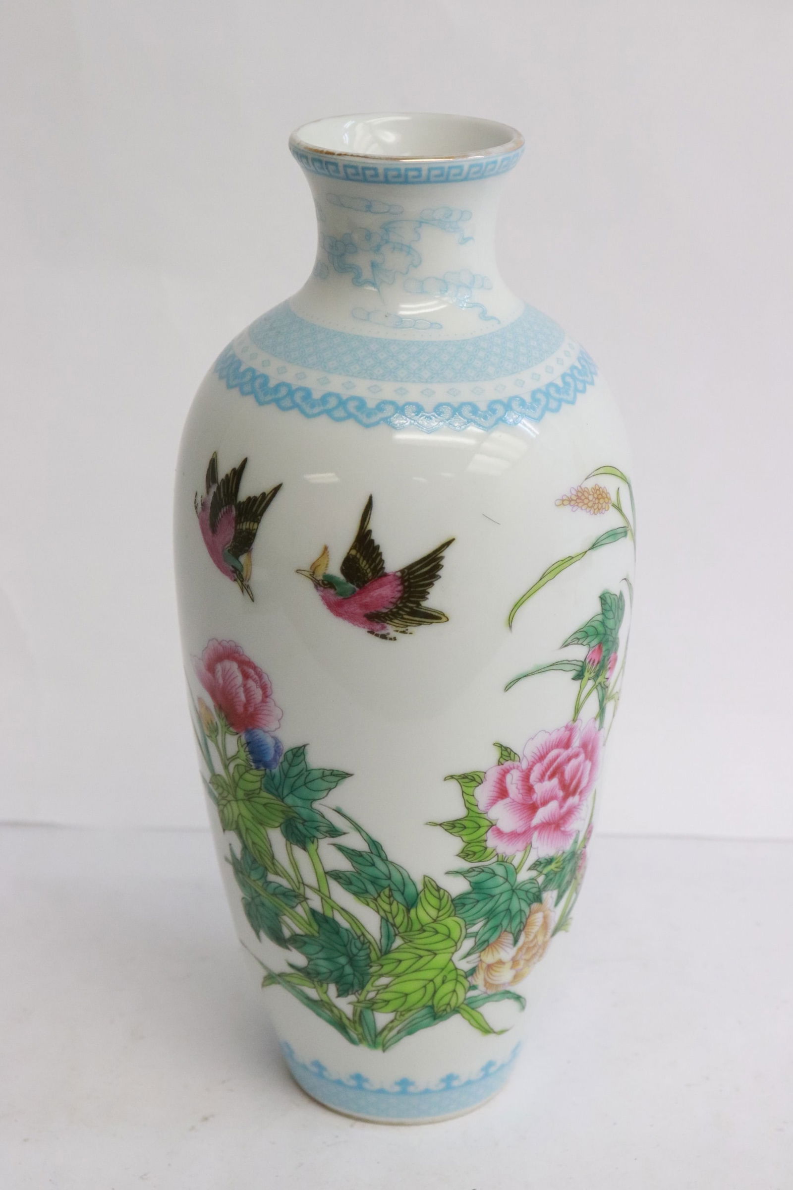 Beautiful Chinese famille rose porcelain vase (1 of 7)