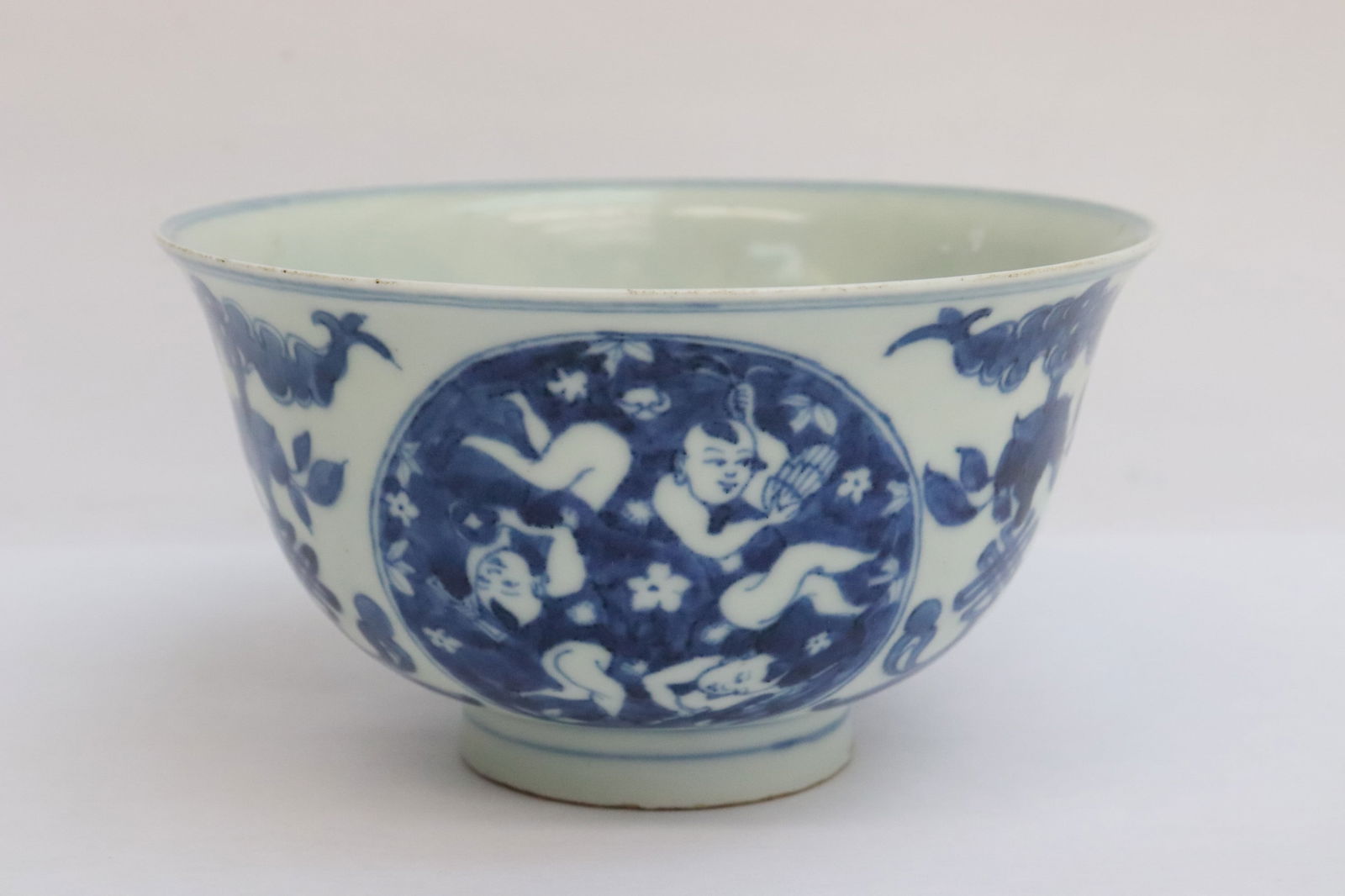 Chinese blue and white porcelain bowl (1 of 7)