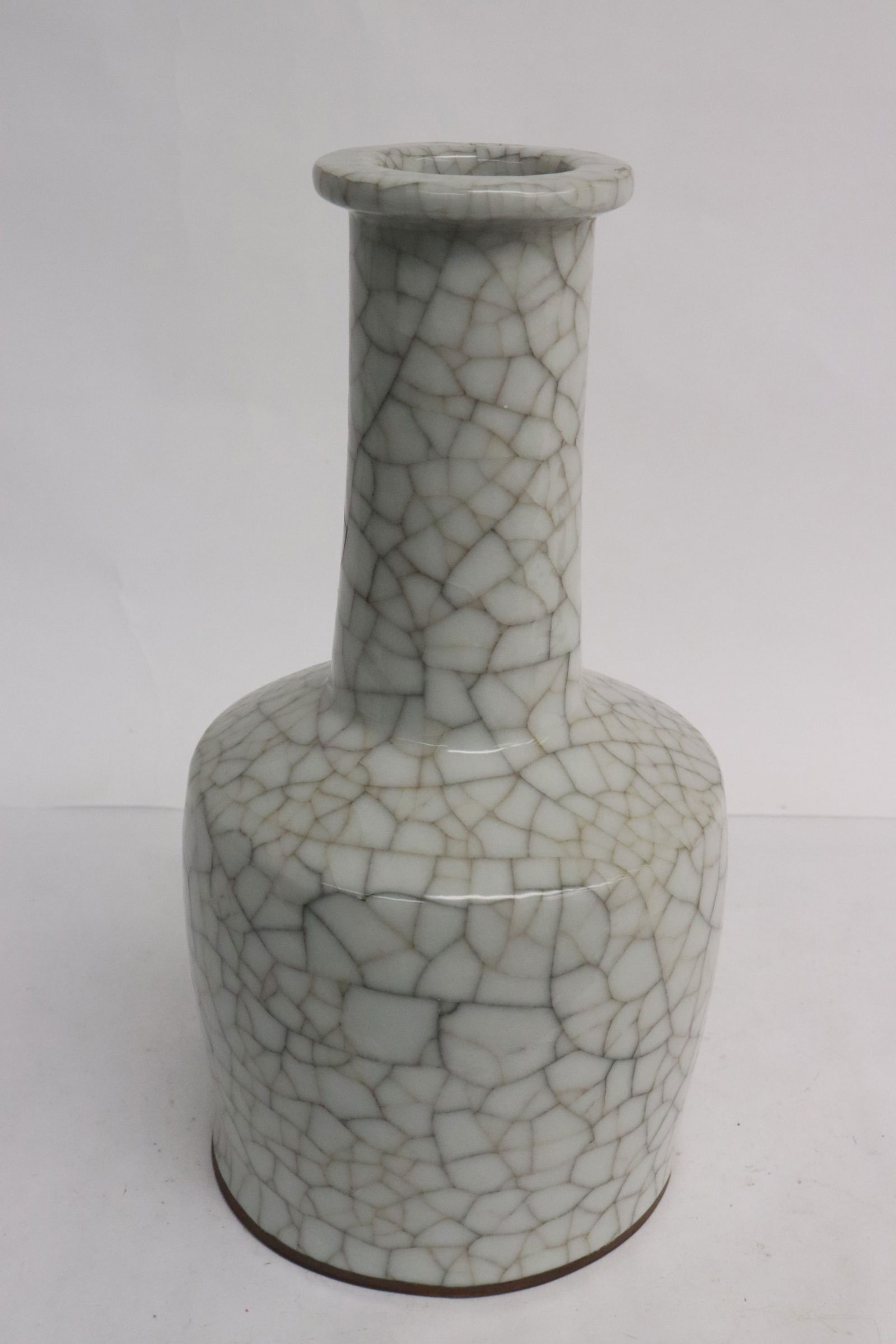 Fine crackleware porcelain vase (1 of 6)