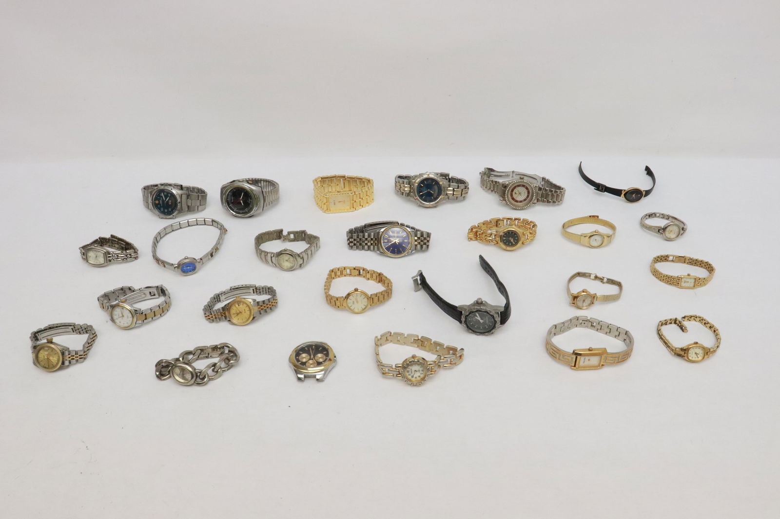 24 men's and women's wrist watches (1 of 10)