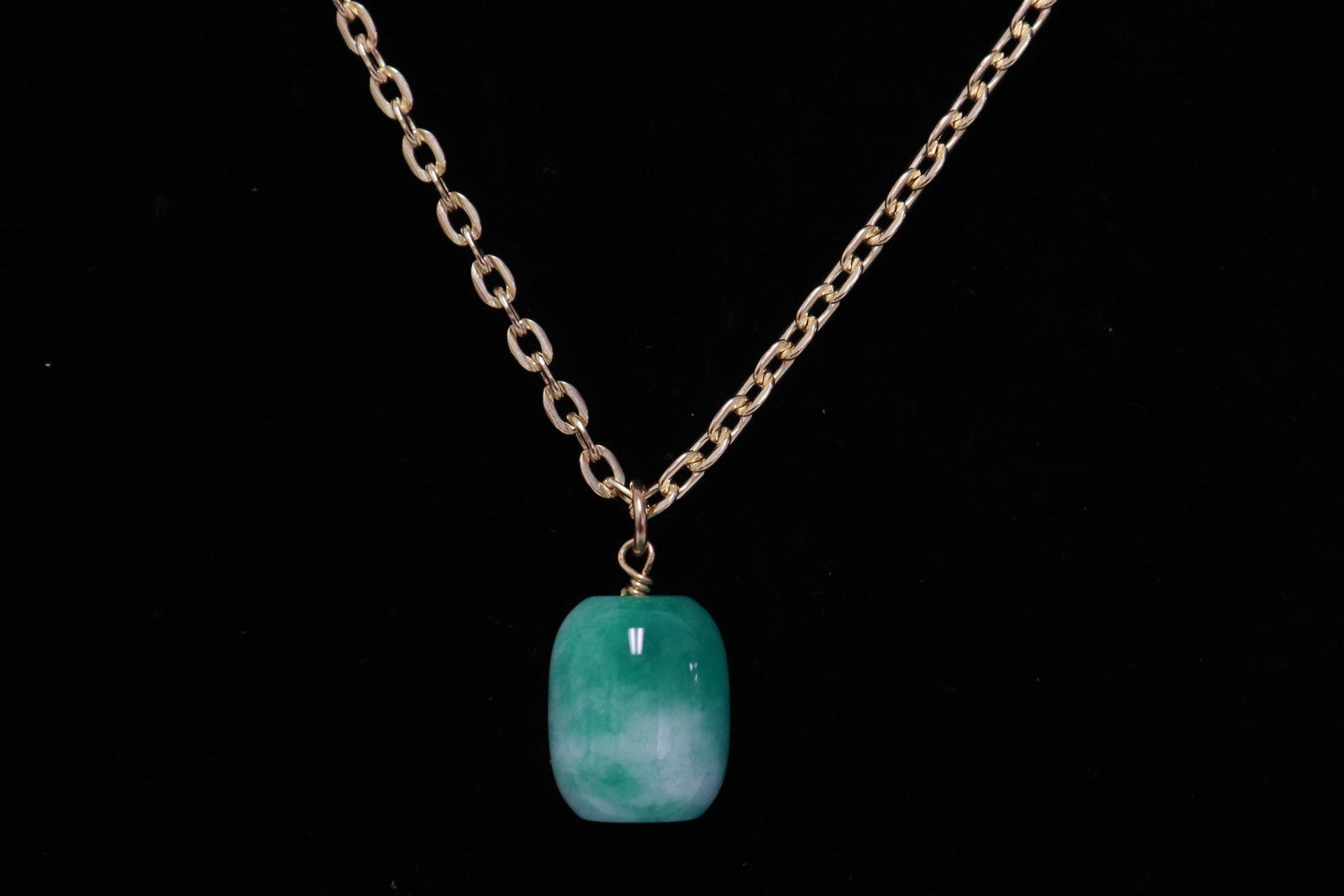 jadeite pendant with gold filled necklace: A fine jadeite pendant (0.7"x0.55"dia) with gold filled necklace (18.5"L), wt. 12.1gm