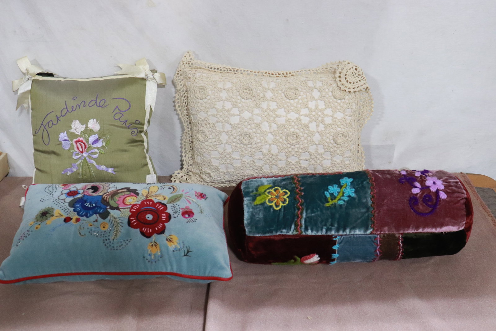 4 Victorian/ vintage pillows (1 of 5)
