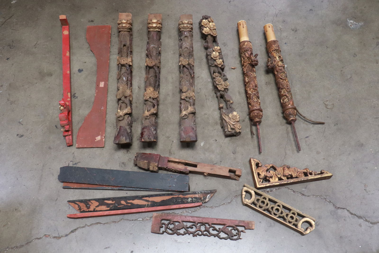 Lot of Chinese wood carved fragments (1 of 7)