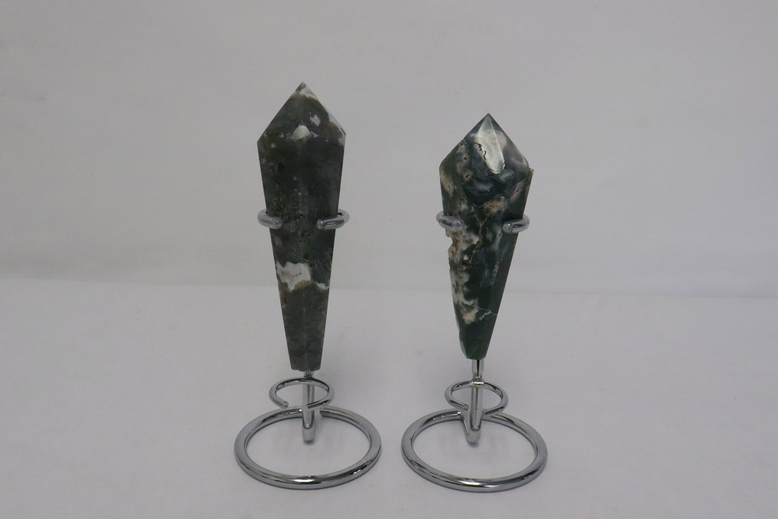 2 pieces polished agate points: 2 pieces polished agate points, 3.9"H, 4.5"H