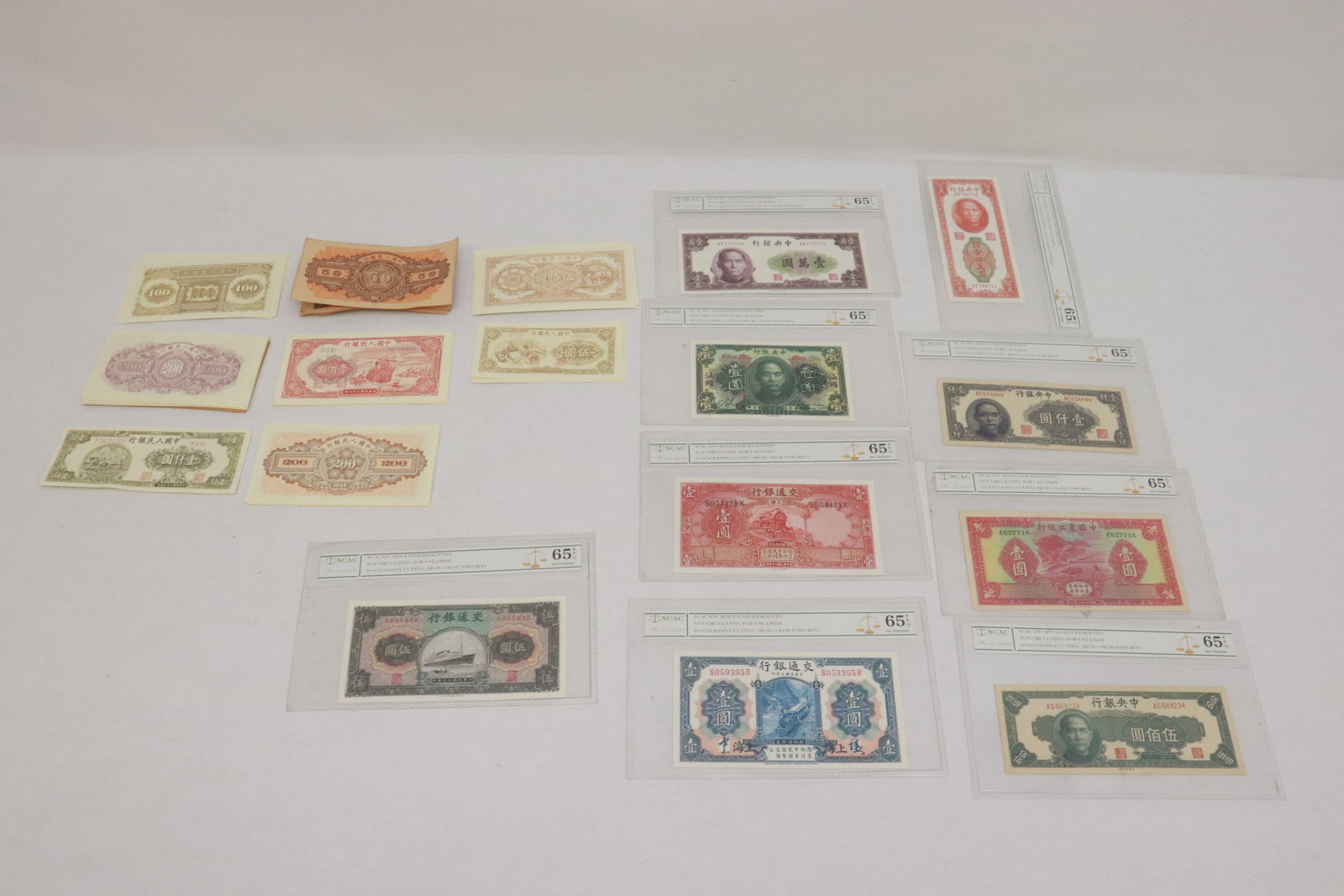 Box of misc. jewelry: Box of misc. jewelry