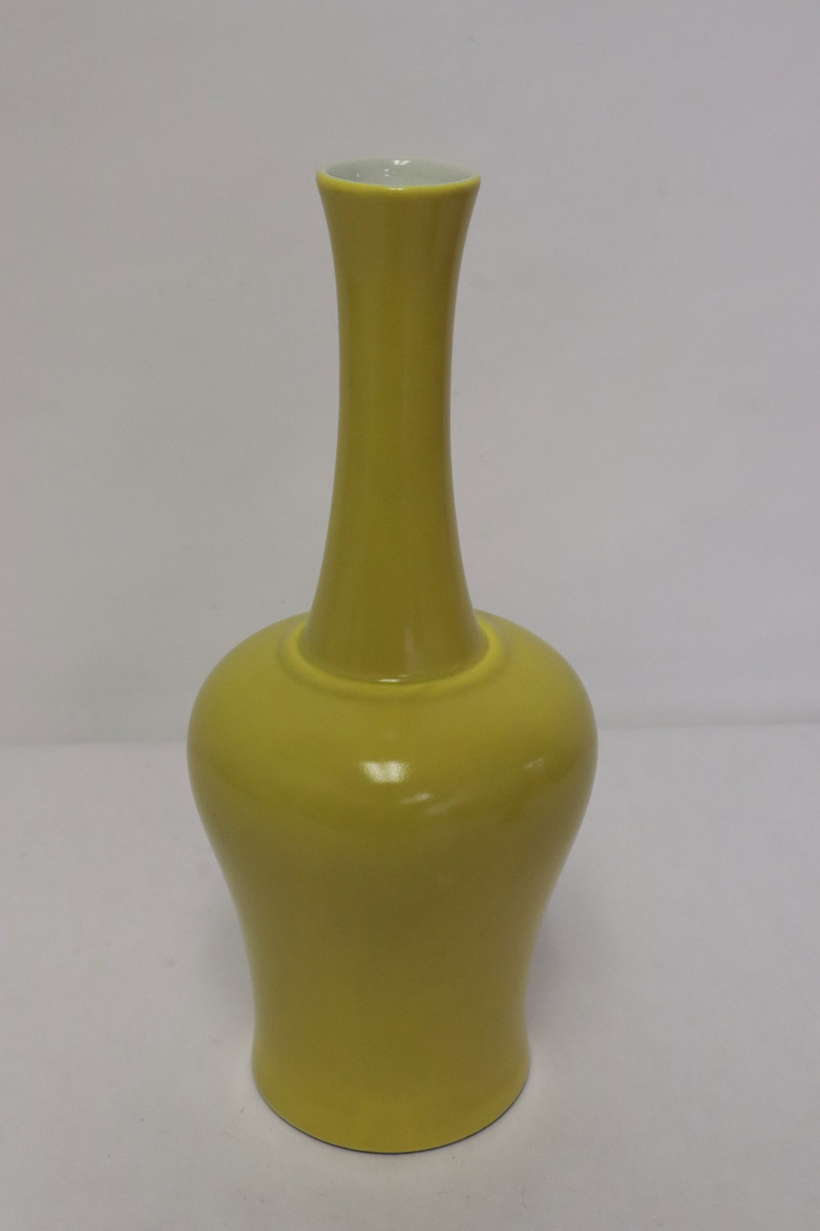 Chinese yellow glazed porcelain vase (1 of 6)