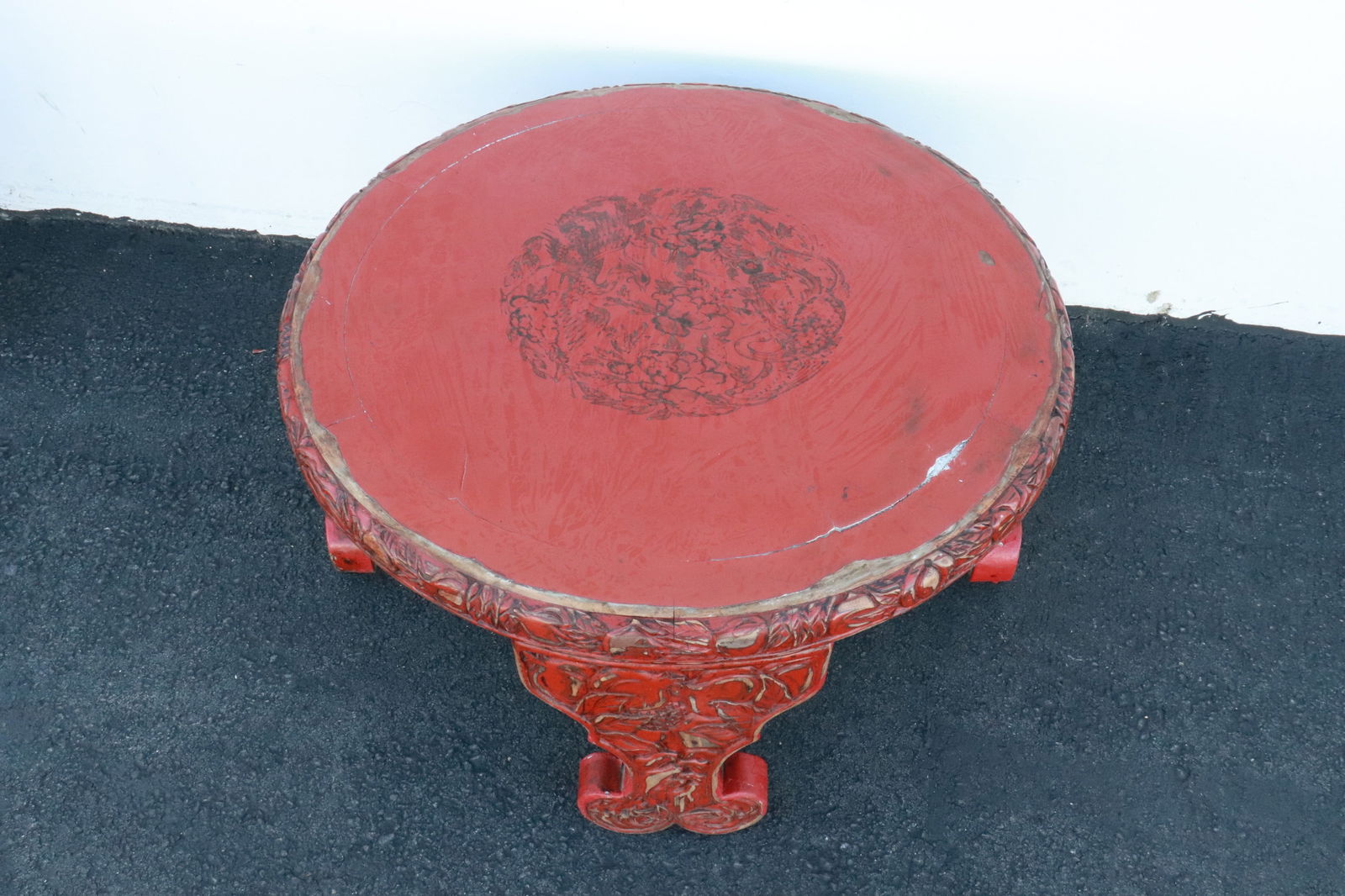 A painted red lacquer round table, lacquer chips - 3