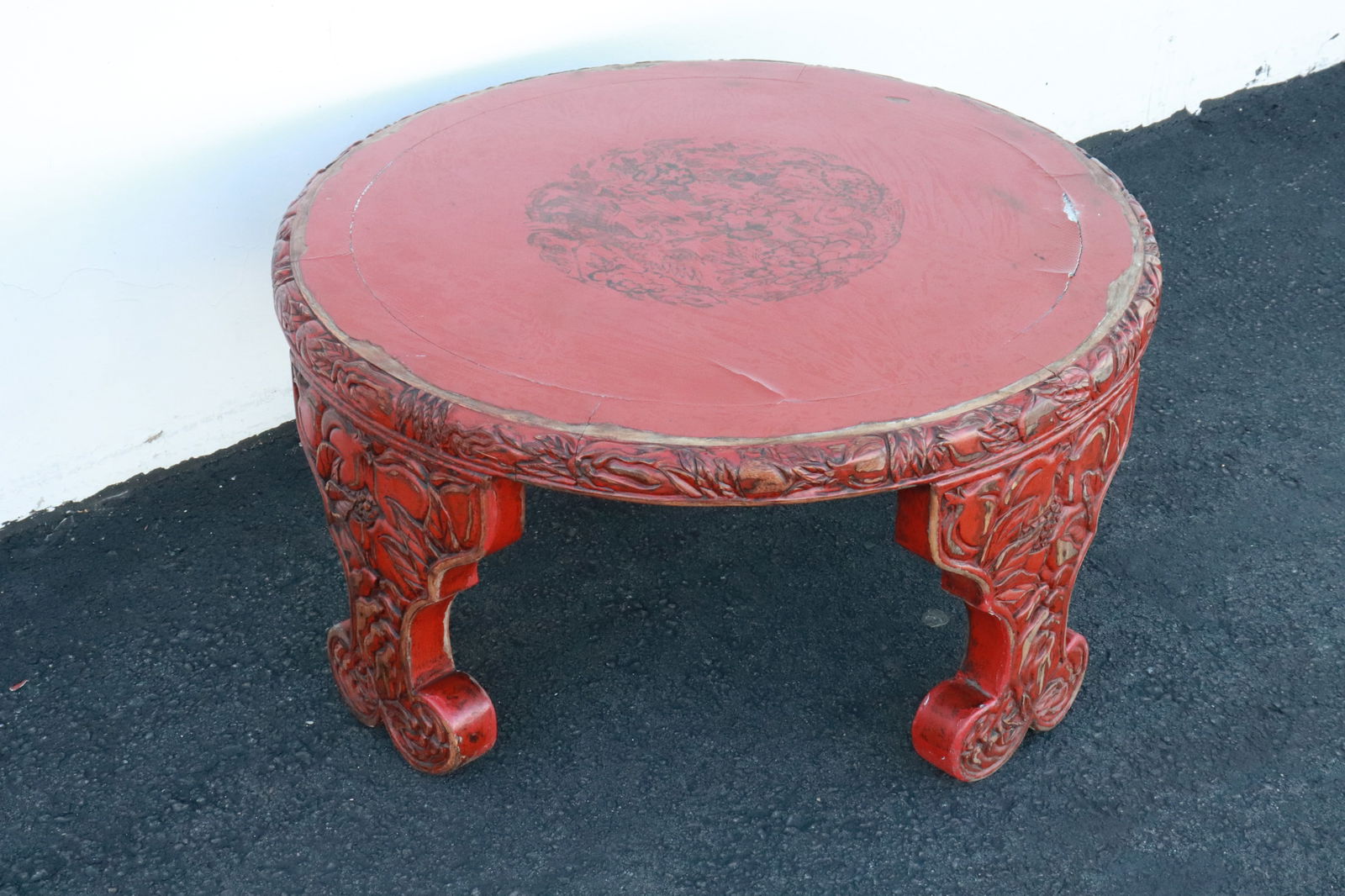 A painted red lacquer round table, lacquer chips - 5
