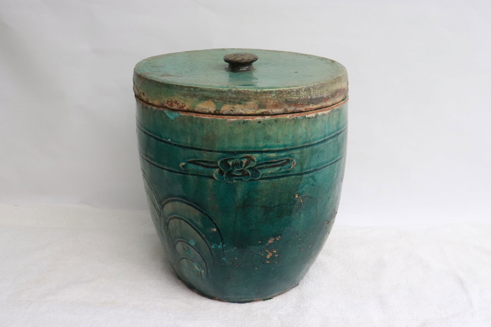 Large green glazed earthenware covered jar - 4