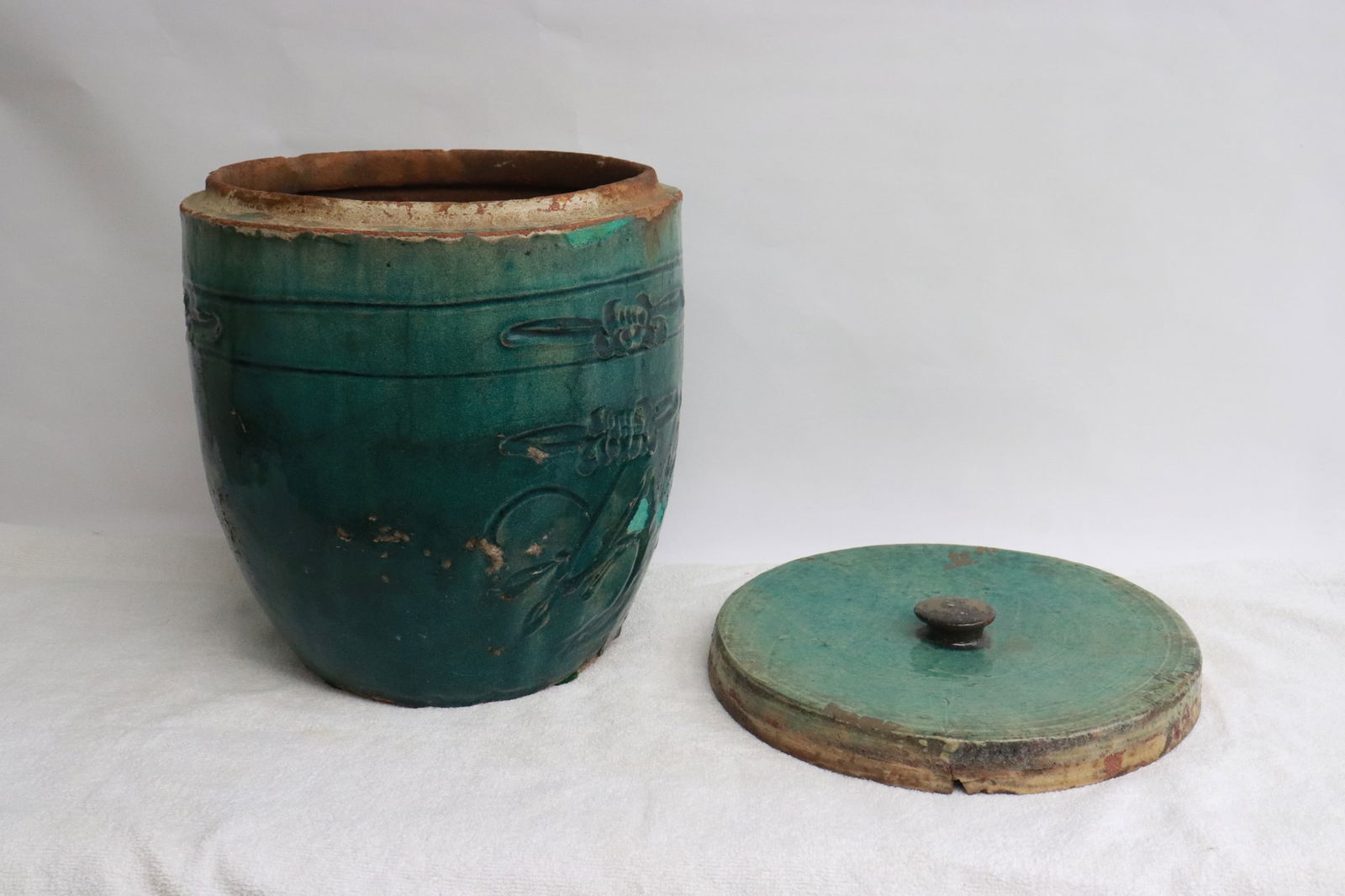 Large green glazed earthenware covered jar - 5