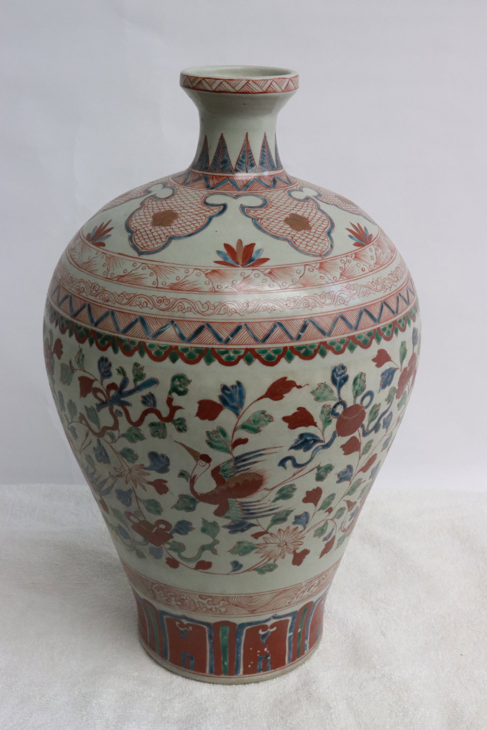 Chinese doucai porcelain meiping: Chinese doucai porcelain meiping, 12.8"x8"dia (box:9.3"x14.2"x10.2")