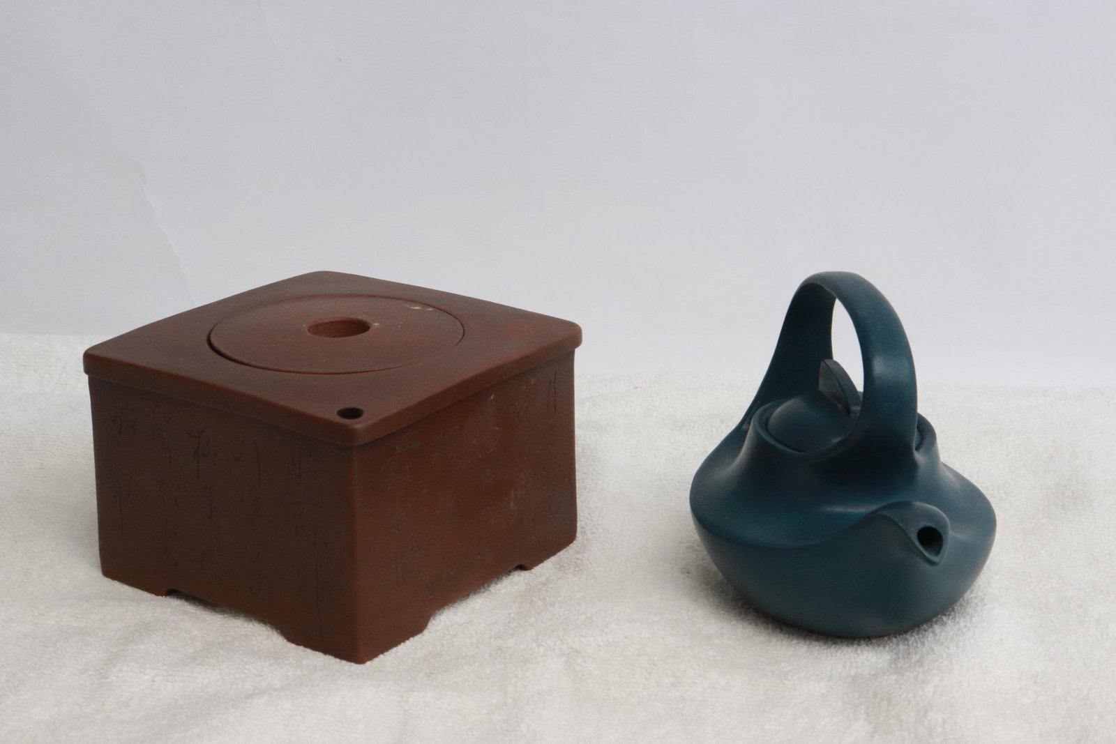 2 Yixing teapots (1 of 9)