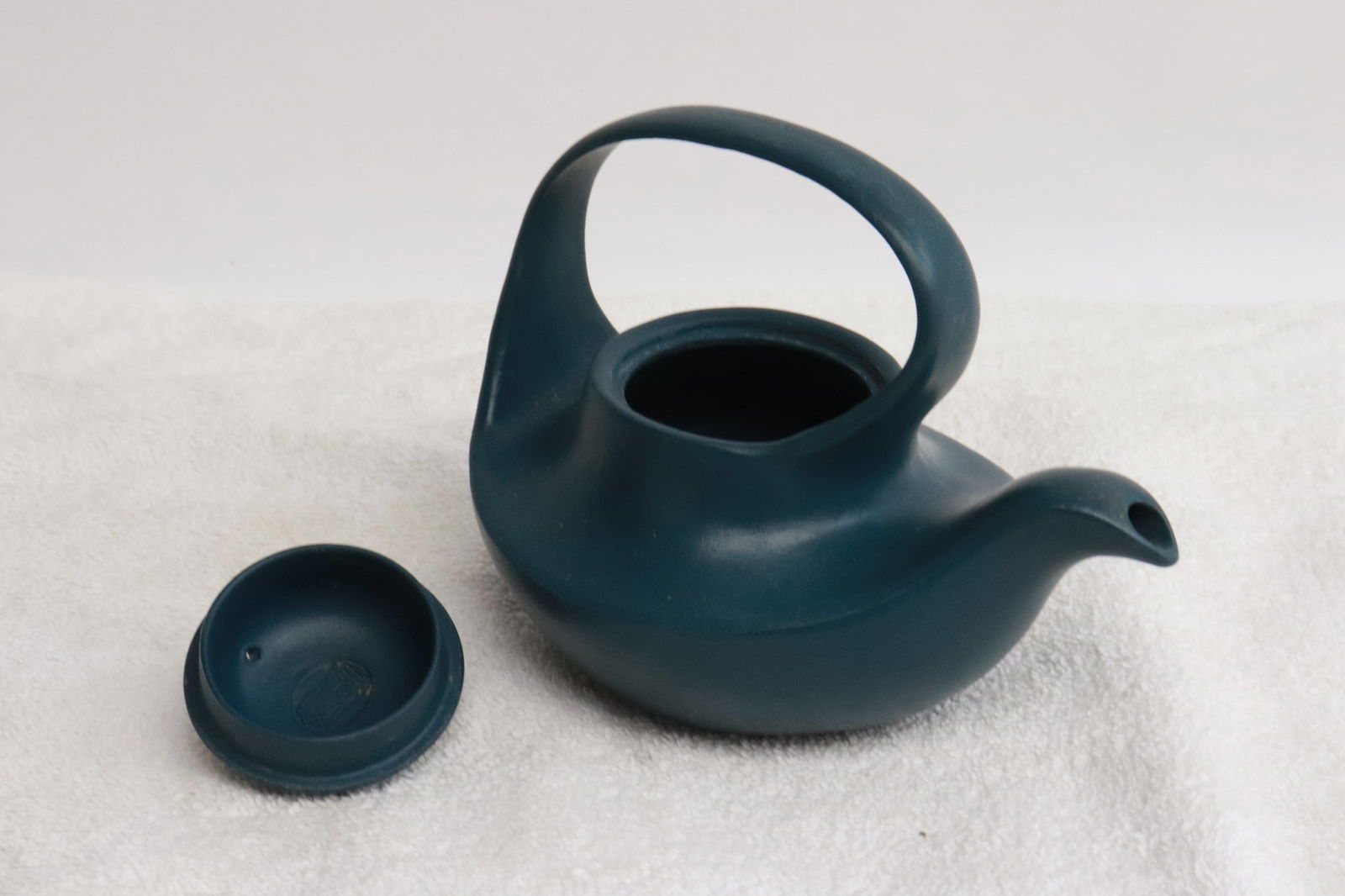 2 Yixing teapots - 4