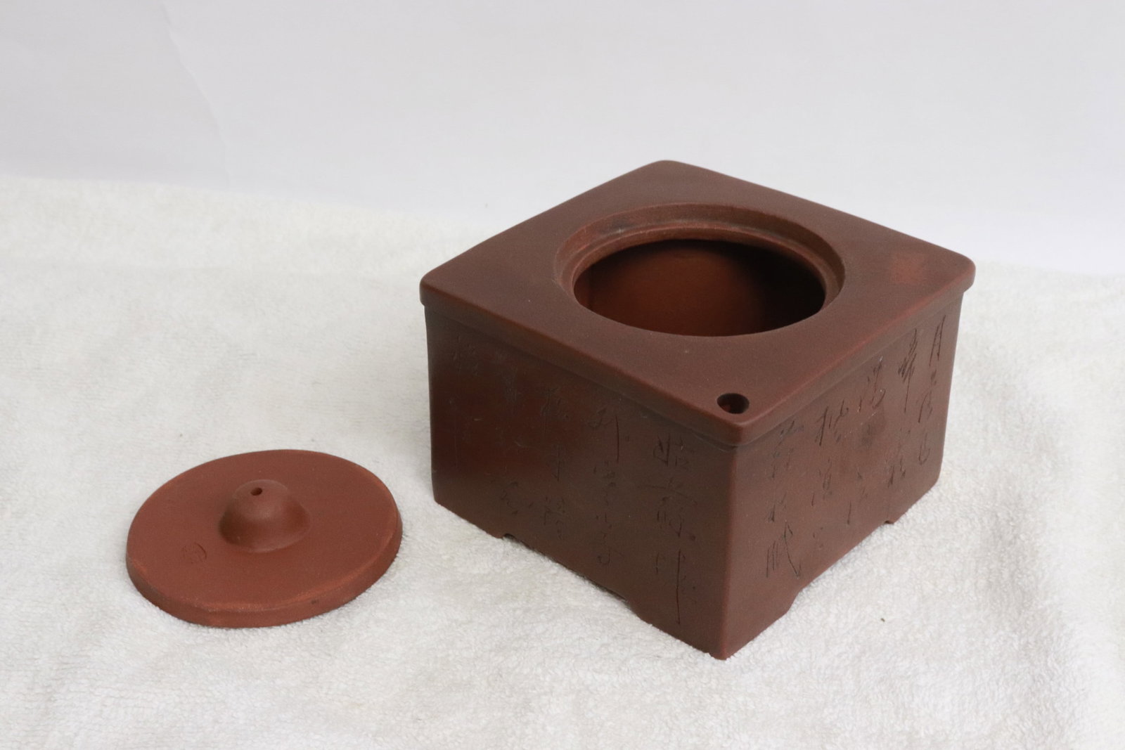 2 Yixing teapots - 8