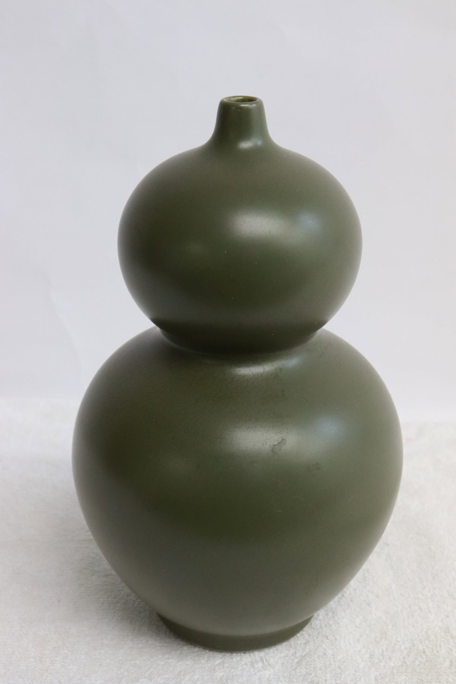 A tea dust style glazed porcelain gourd shape vase (1 of 6)