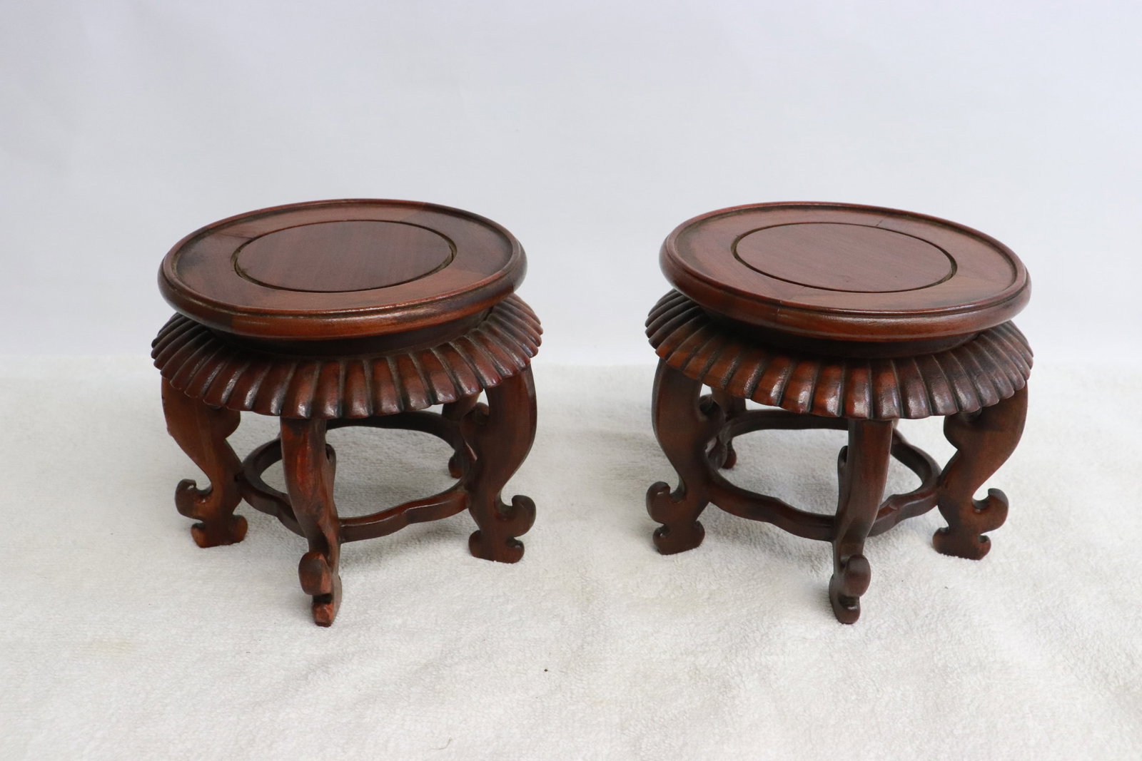 Pair fine wood stands: Pair fine wood stands, 4.4"x5.4"dia ea