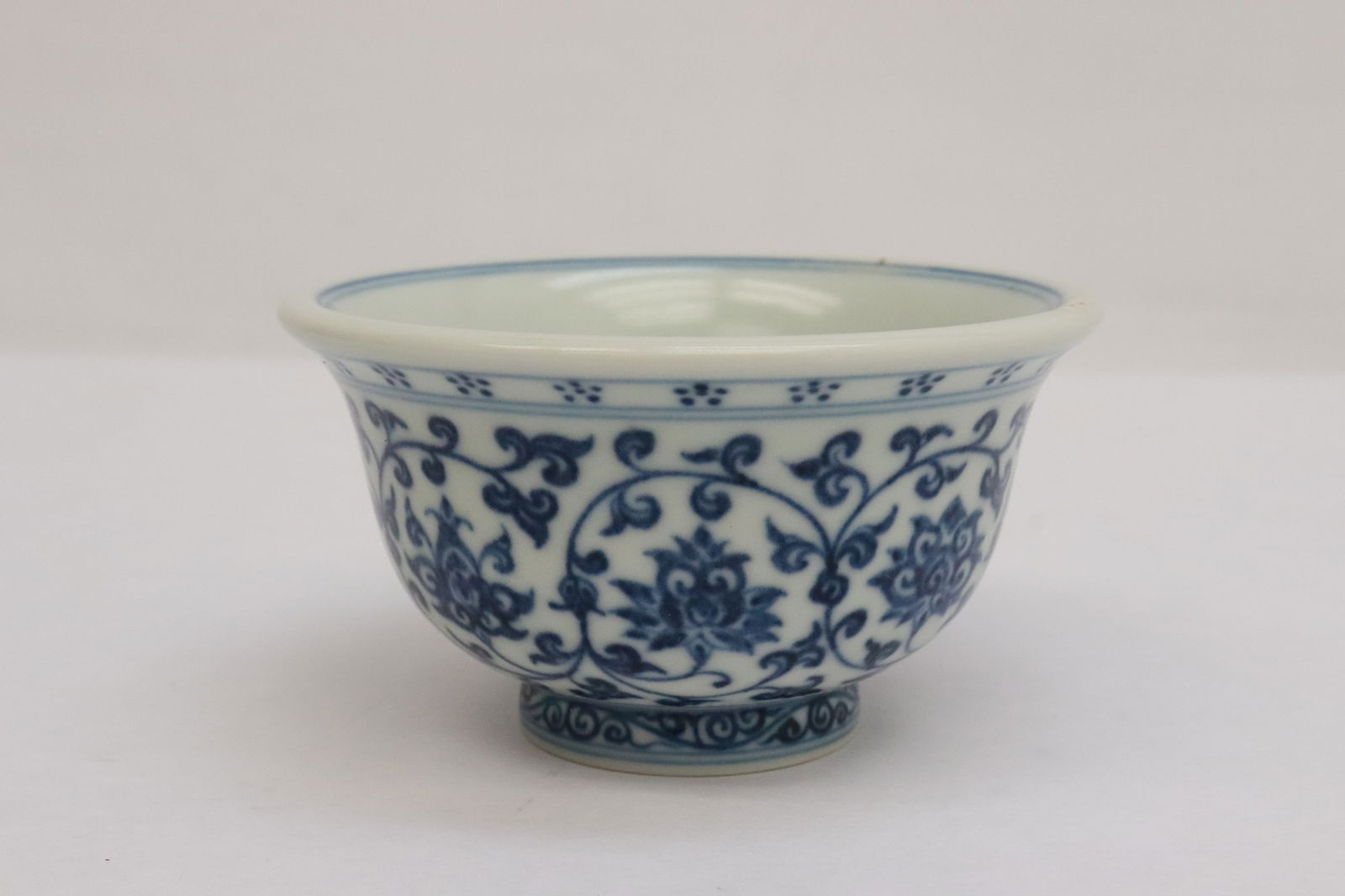 Fine Chinese blue and white porcelain tea cup (1 of 5)