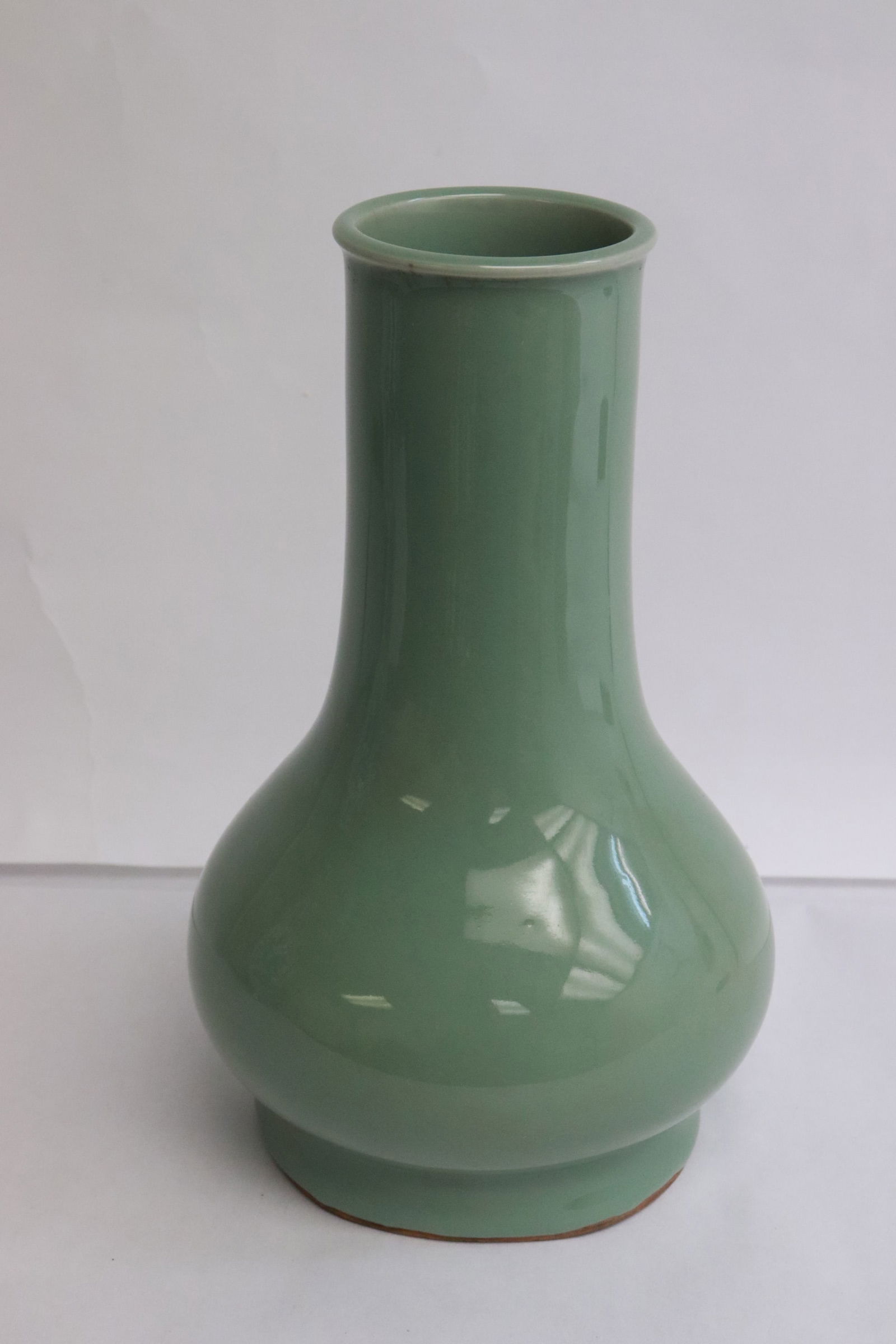Song style celadon porcelain vase (1 of 5)