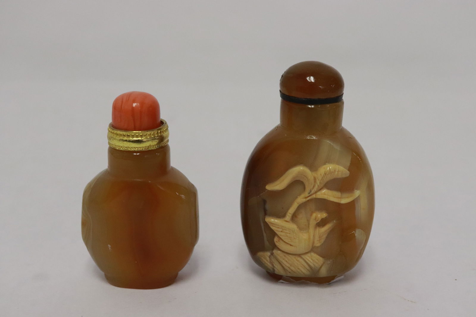 2 agate carved snuff bottles (1 of 8)