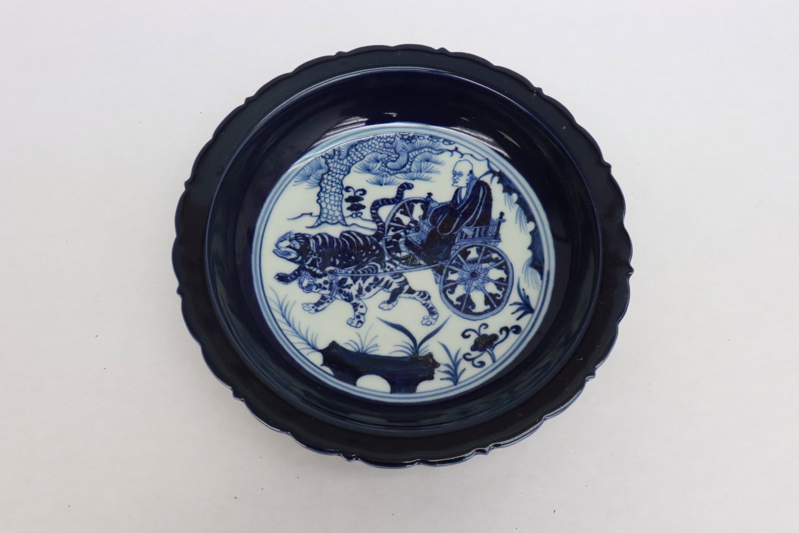 Chinese blue and white porcelain plate: Chinese blue and white porcelain plate, 2"x8.7"dia