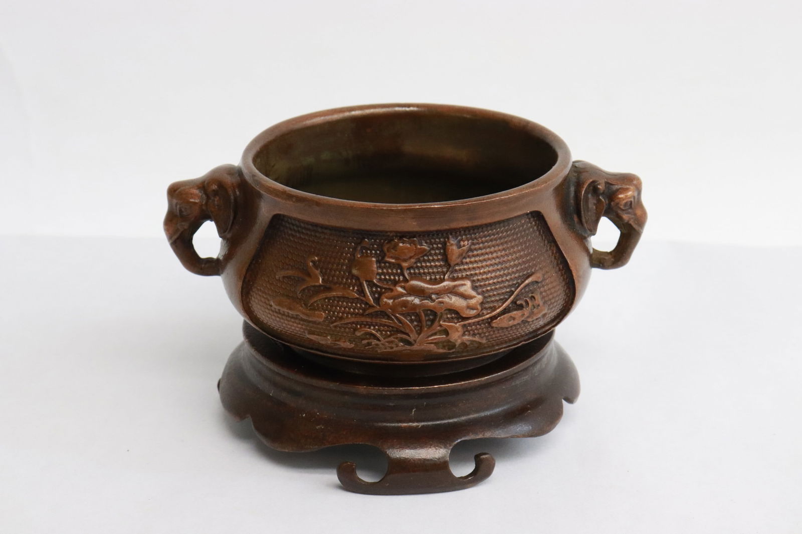 A bronze censer with bronze stand (1 of 7)